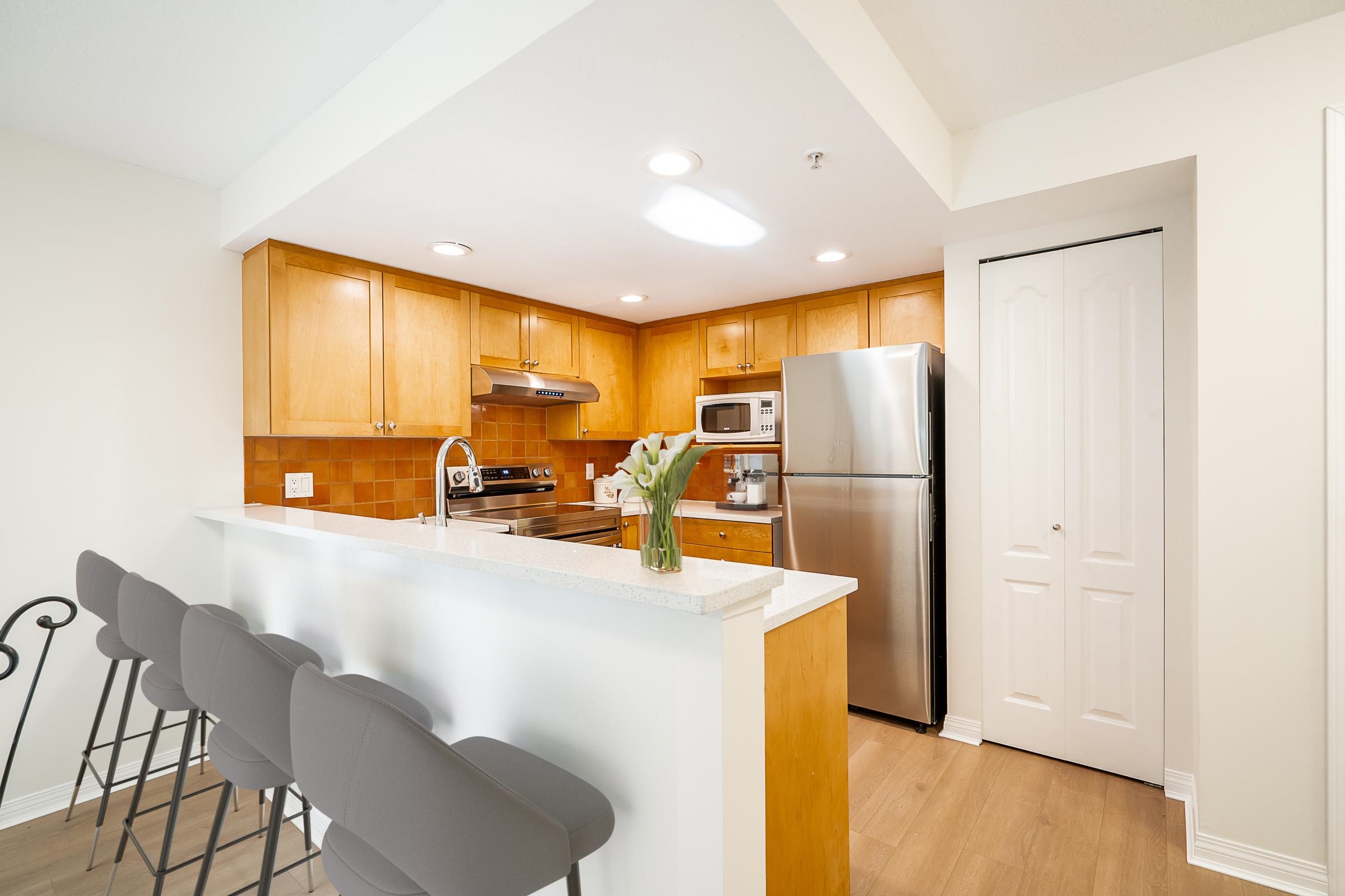 11 3036 W 4th Avenue, Vancouver 4