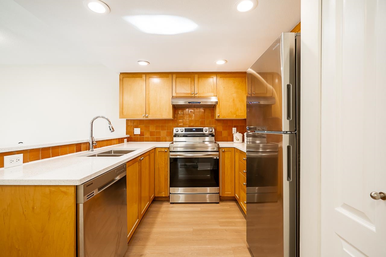 11 3036 W 4th Avenue, Vancouver 7