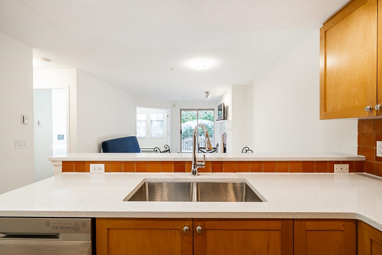 11 3036 W 4th Avenue, Vancouver 9