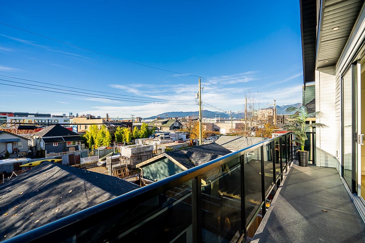 1037 Odlum Drive, Vancouver 10