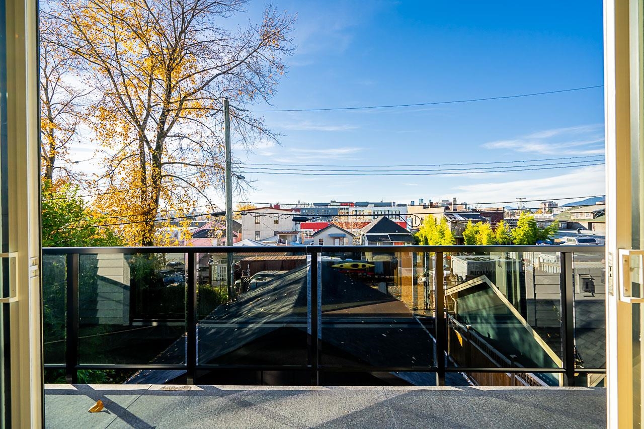 1037 Odlum Drive, Vancouver 9