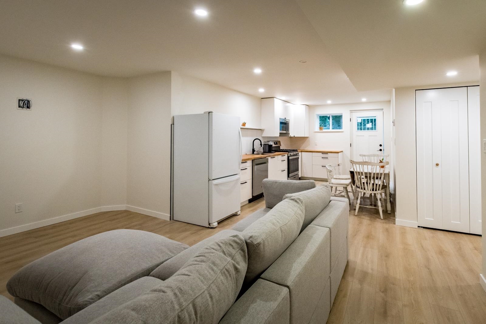 Suite living room and kitchen