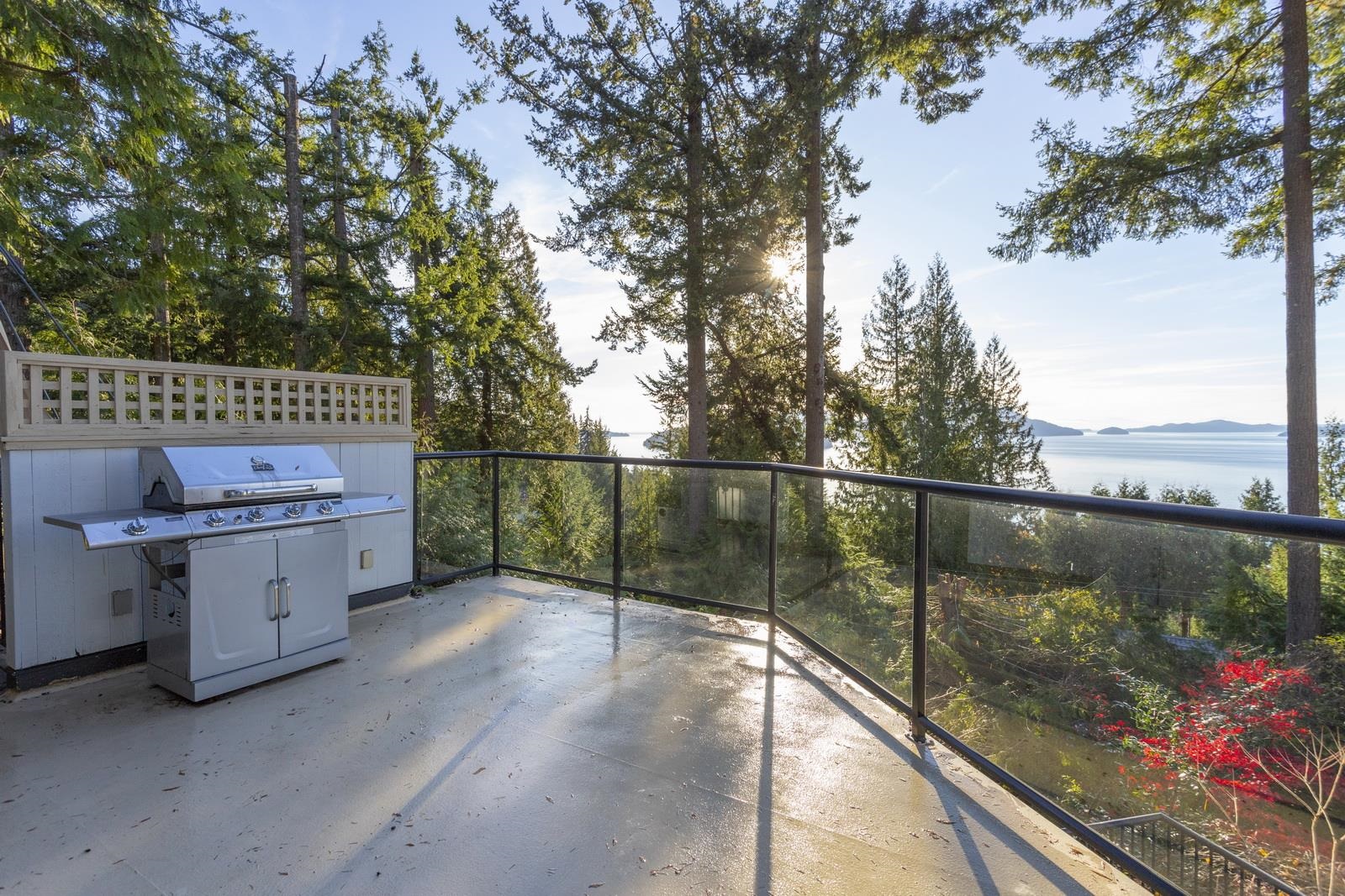 Michael Sung, 380 BAYVIEW PLACE, Lions Bay, British Columbia, 4 Bedrooms, 2 Bathrooms, Residential Detached,For Sale ,R2833276