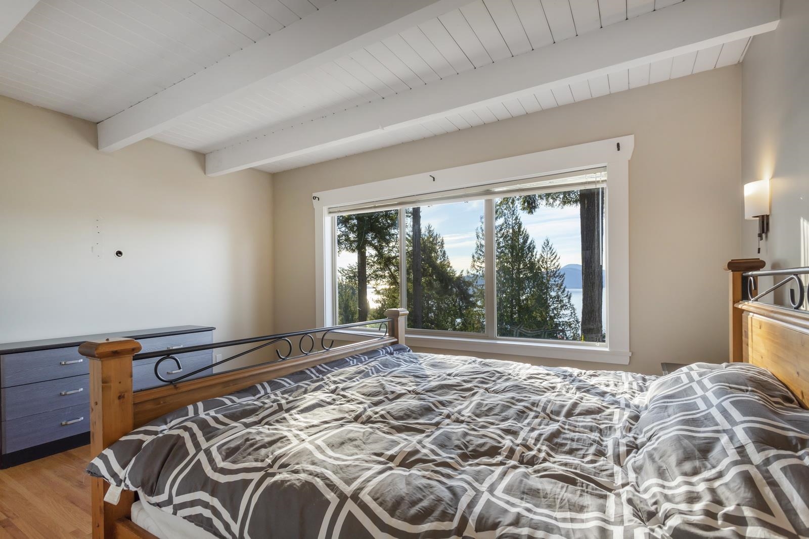 Michael Sung, 380 BAYVIEW PLACE, Lions Bay, British Columbia, 4 Bedrooms, 2 Bathrooms, Residential Detached,For Sale ,R2833276