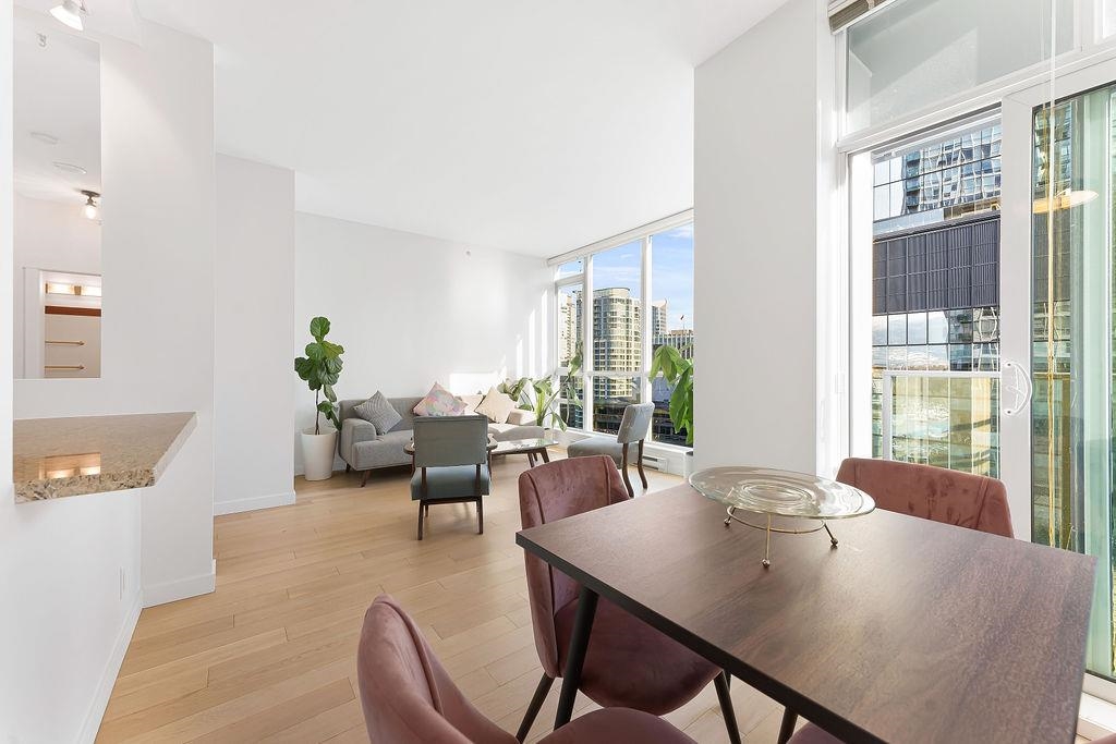 2704 1189 Melville Street, Vancouver 3