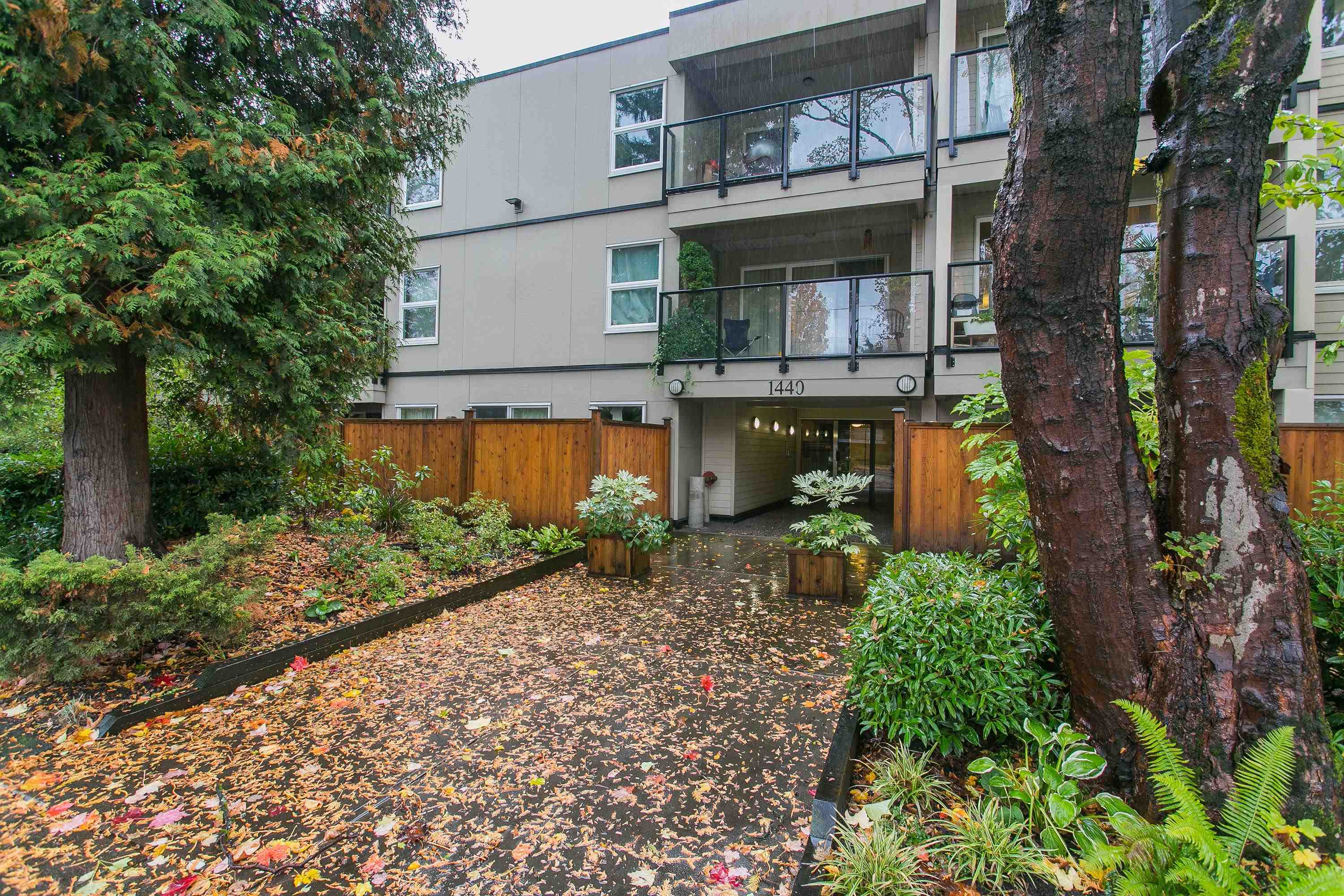 308 1440 E Broadway, Vancouver 17
