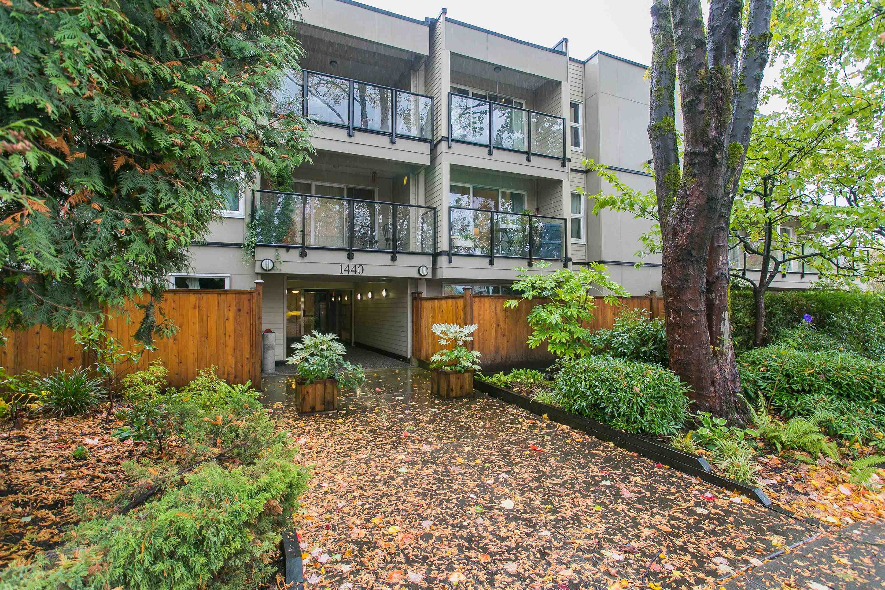 308 1440 E Broadway, Vancouver 18