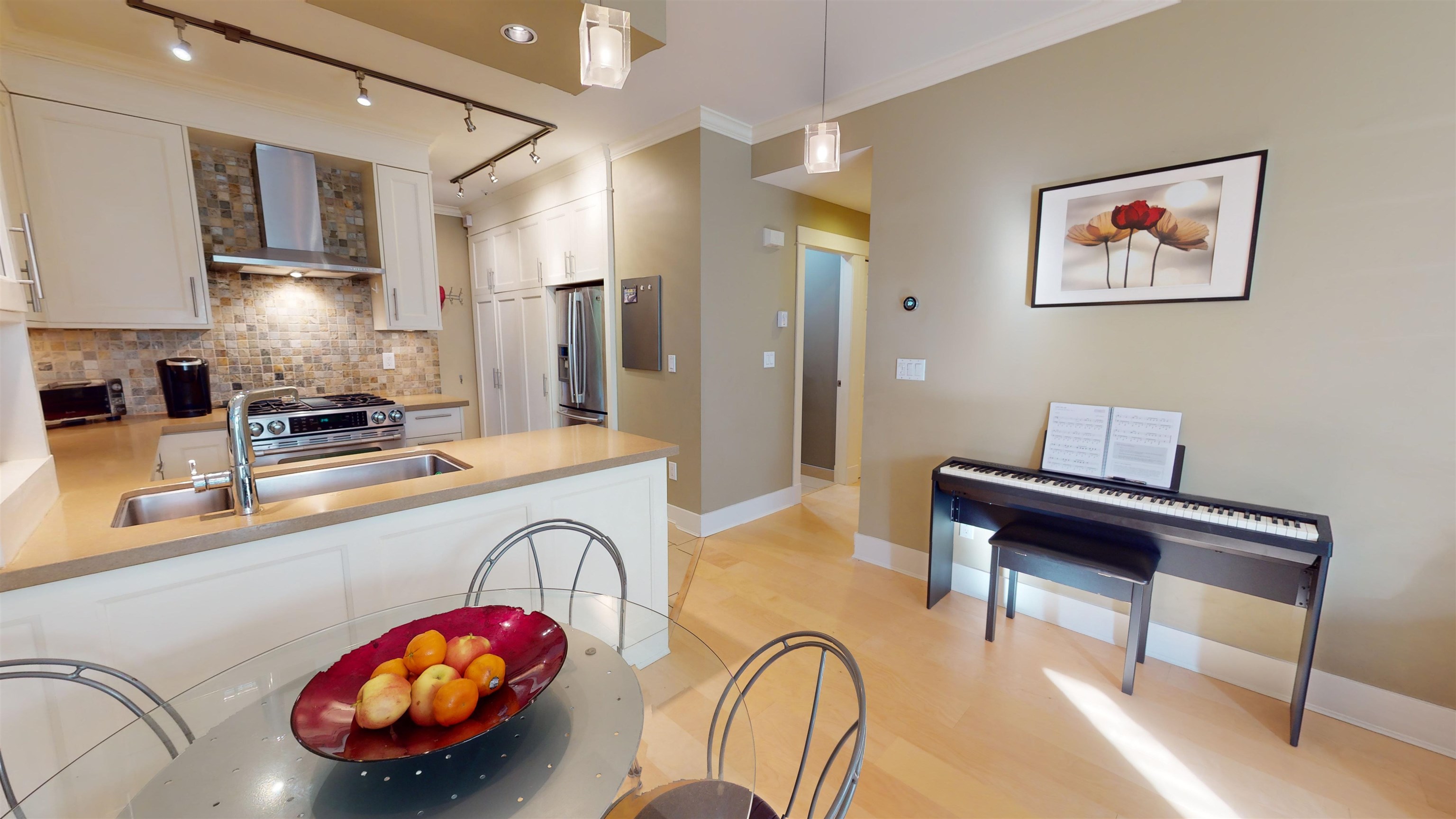 158 W 14th Avenue, Vancouver 5
