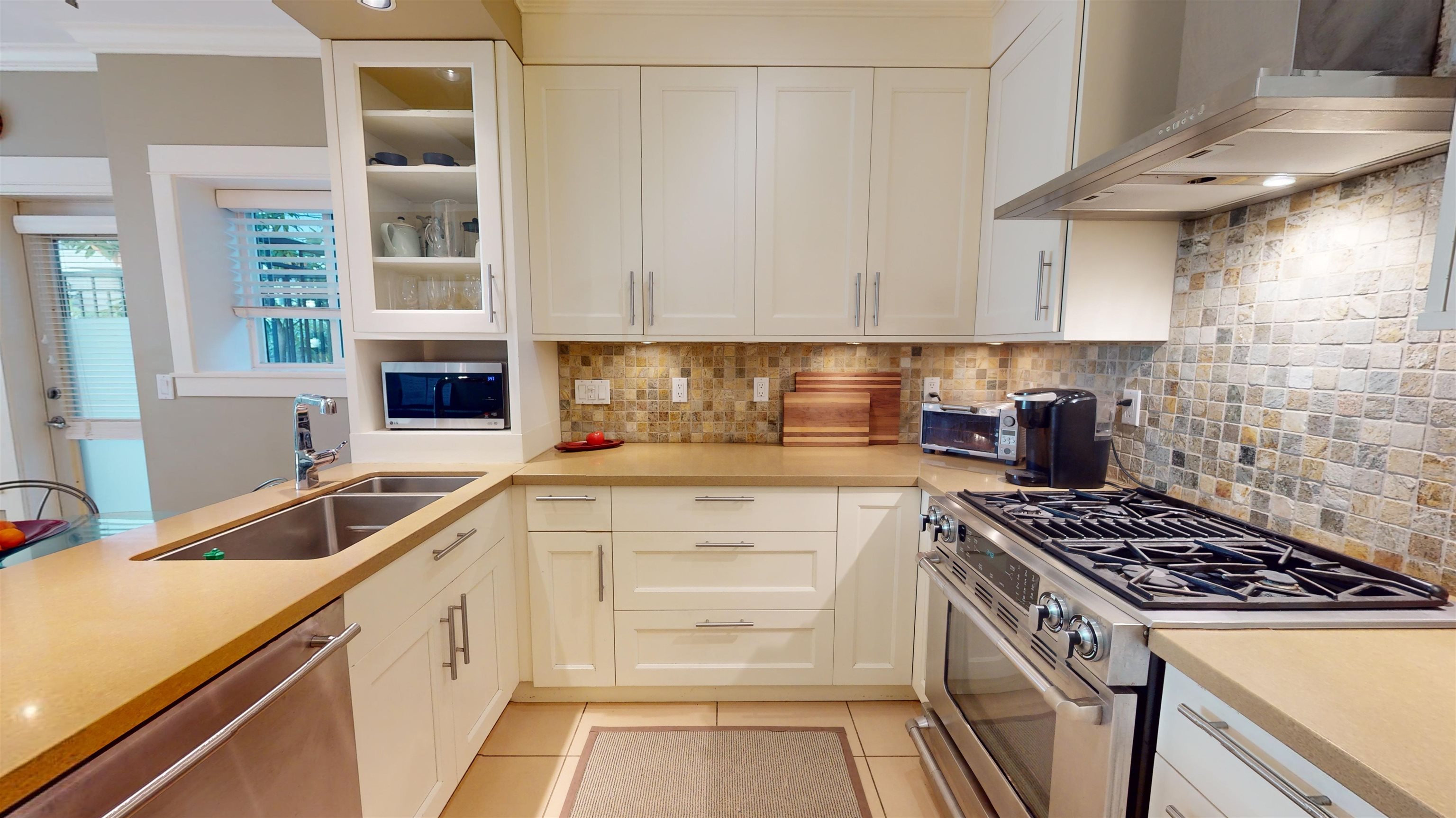 158 W 14th Avenue, Vancouver 6