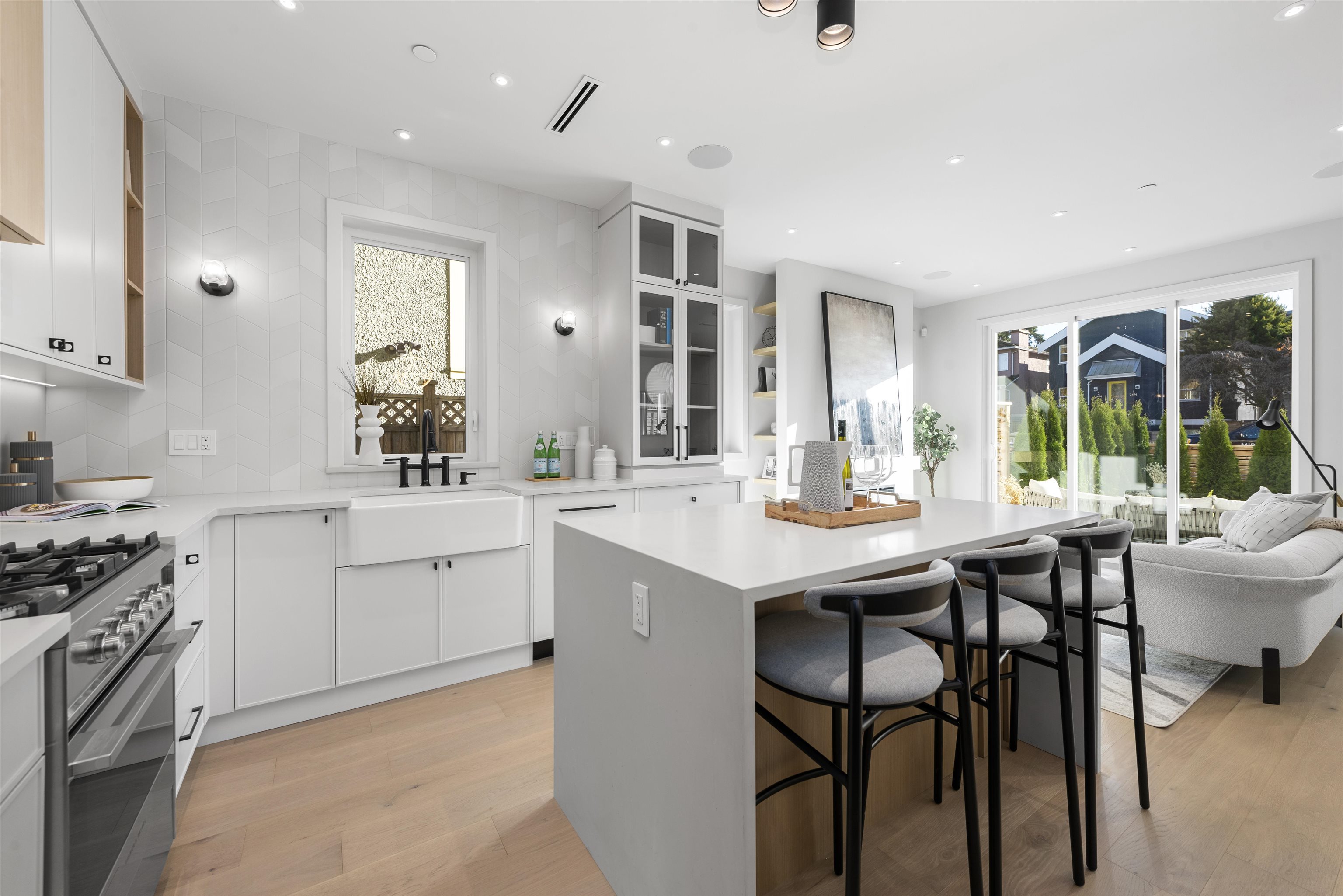 2465 Triumph Street, Vancouver 15
