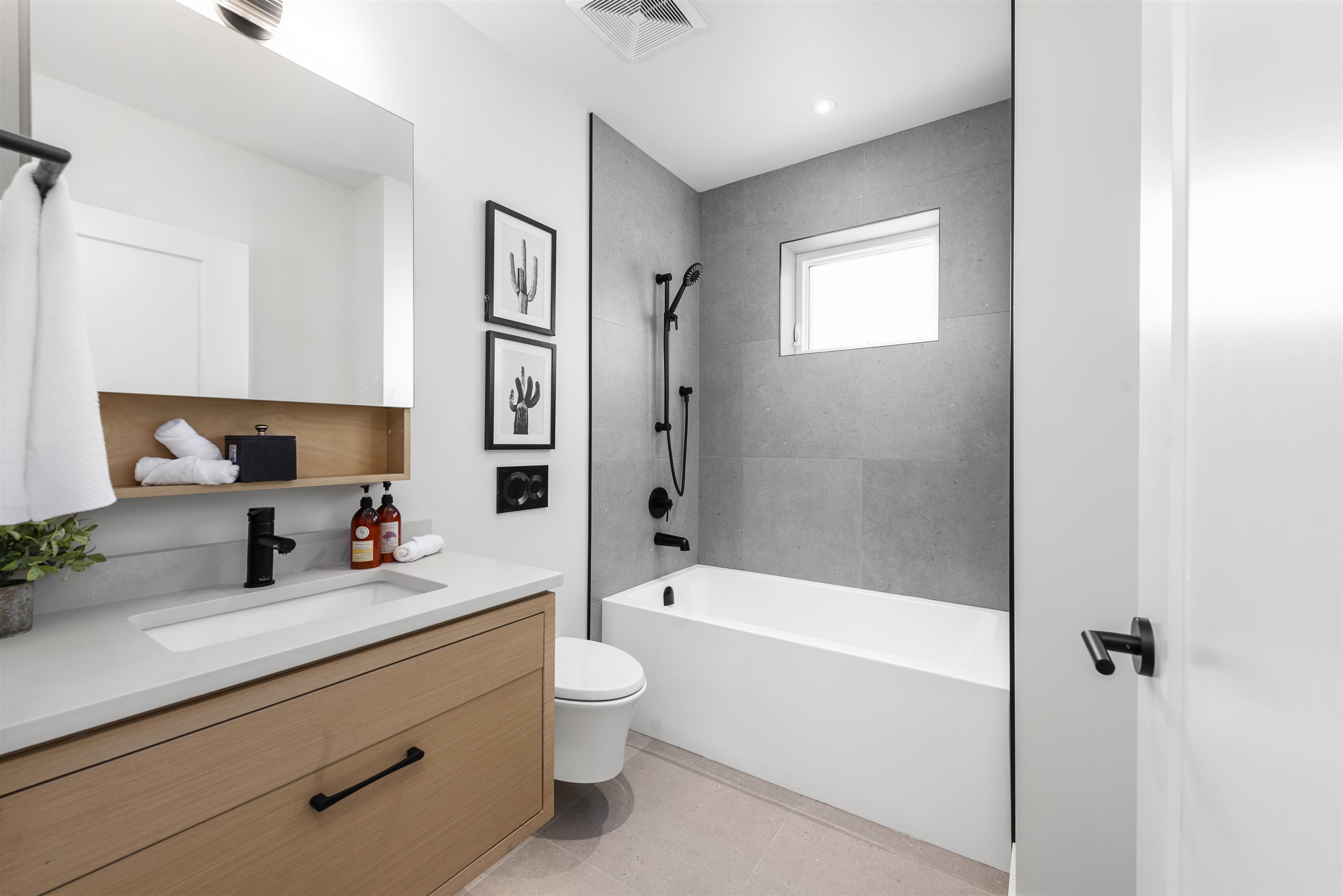 2465 Triumph Street, Vancouver 24