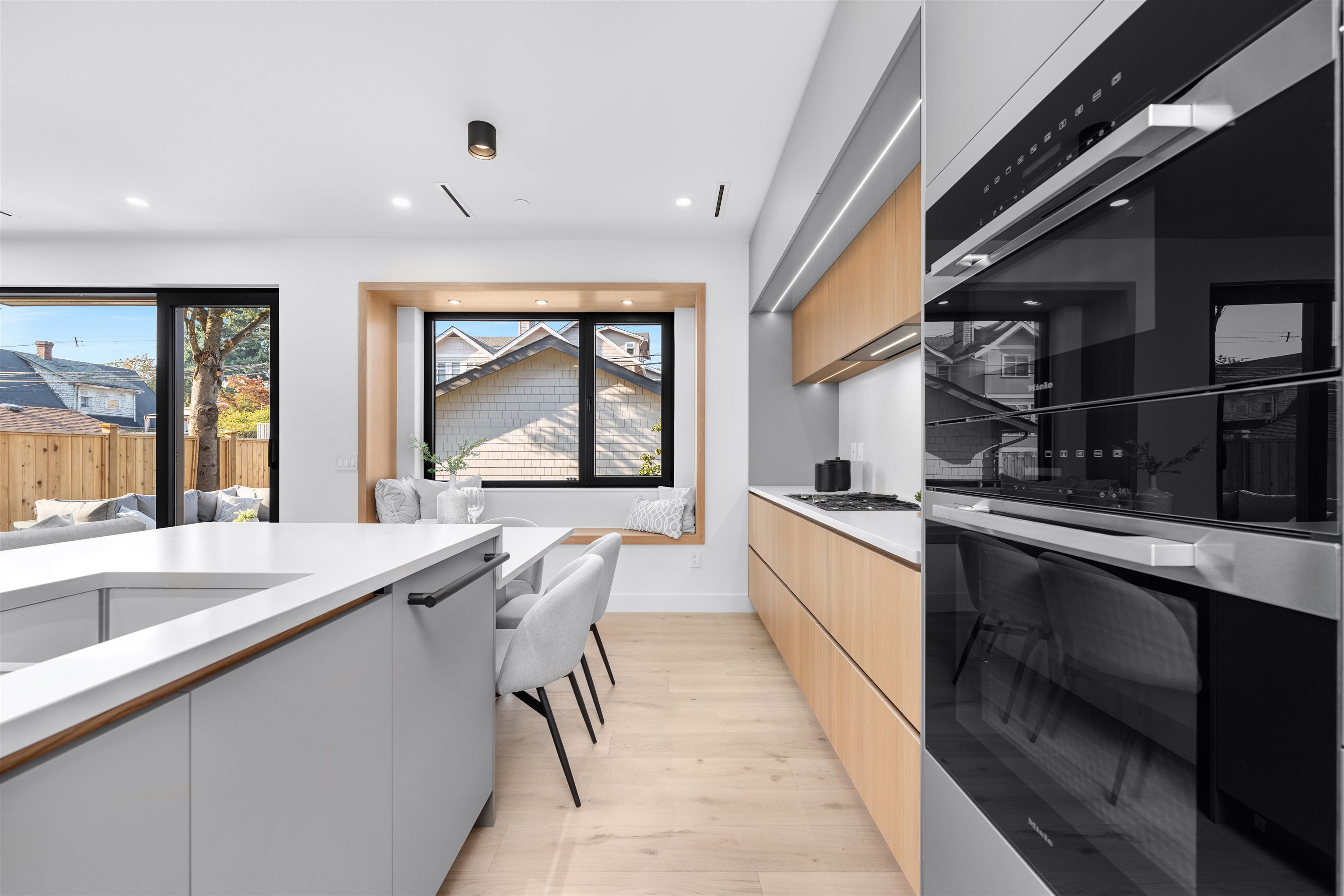 569 W 17th Avenue, Vancouver 15