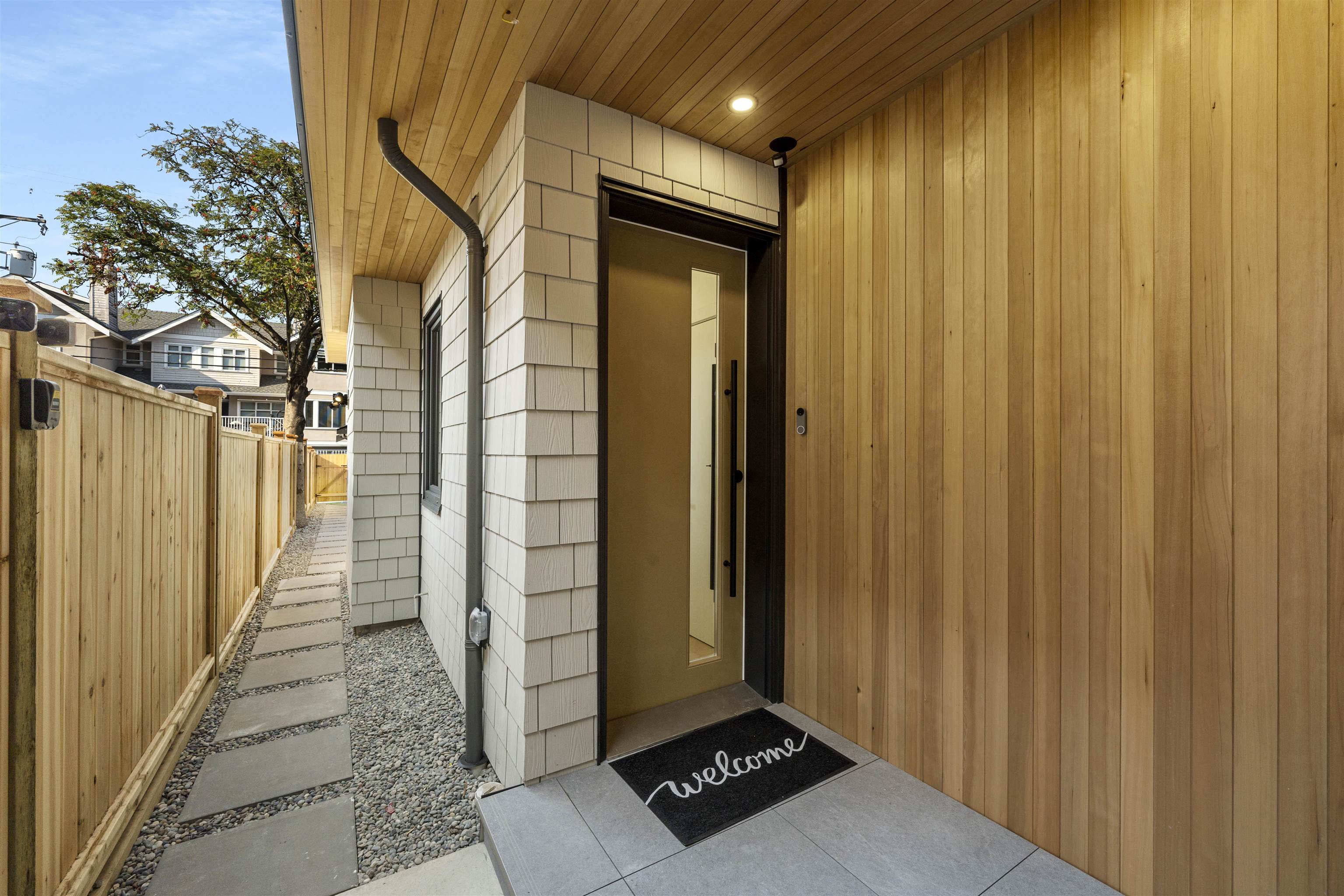 569 W 17th Avenue, Vancouver 24
