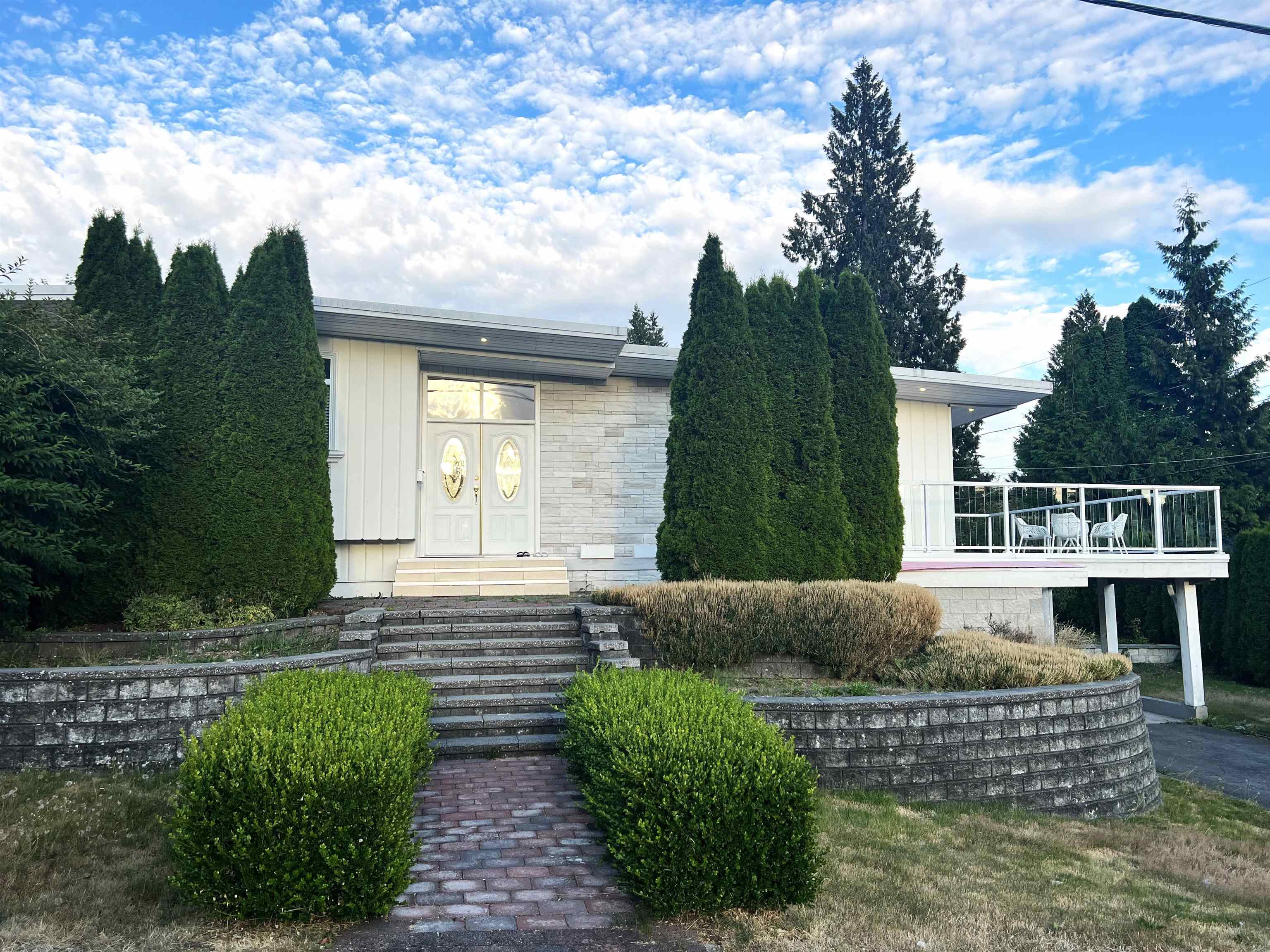 3420 DELBROOK AVENUE, NORTH VANCOUVER, BC V7N 3Y8 MRKT Real Estate Group