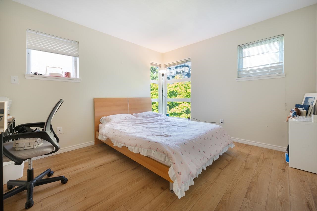 302 2815 Yew Street, Vancouver 11