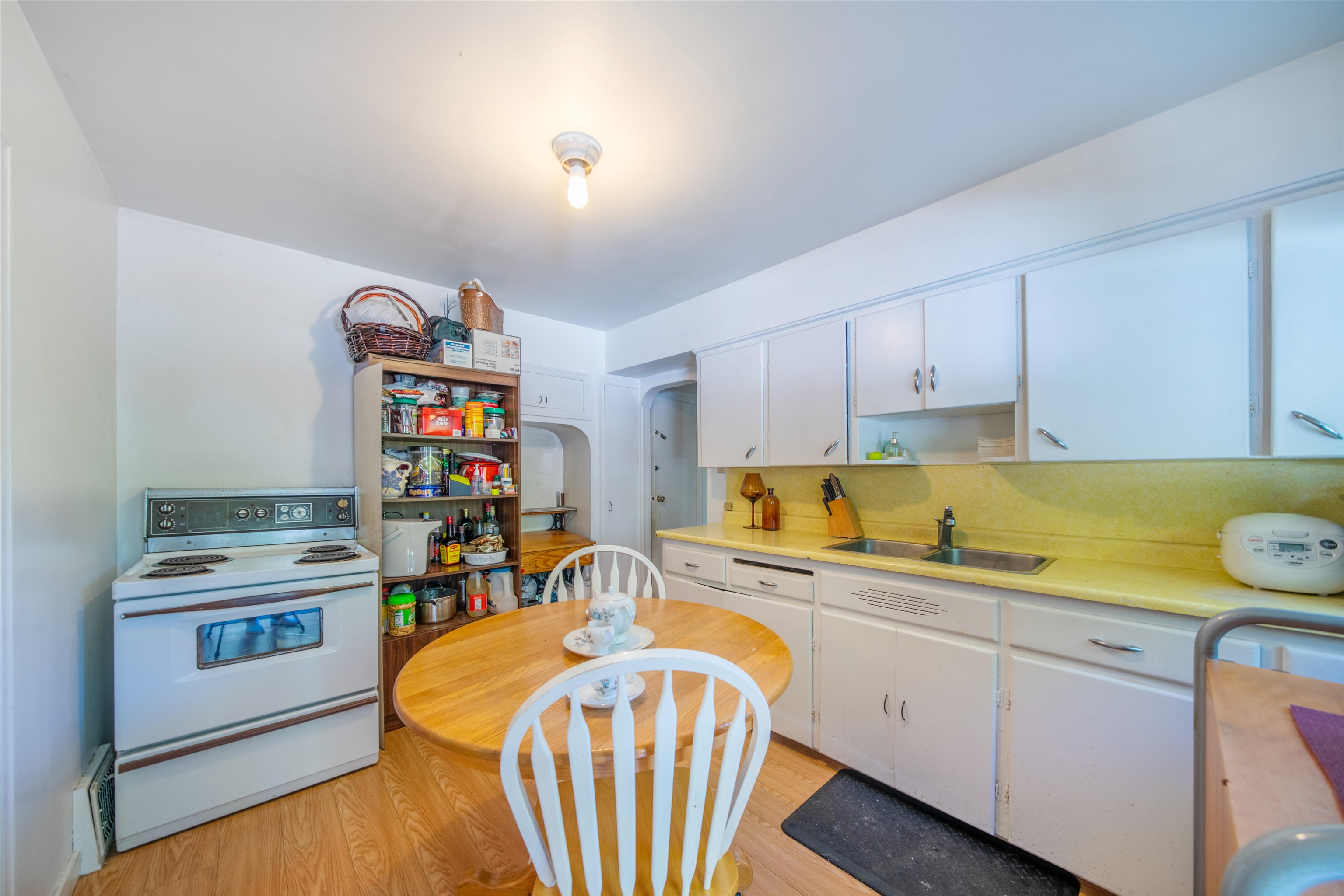 115 E 41st Avenue, Vancouver 5