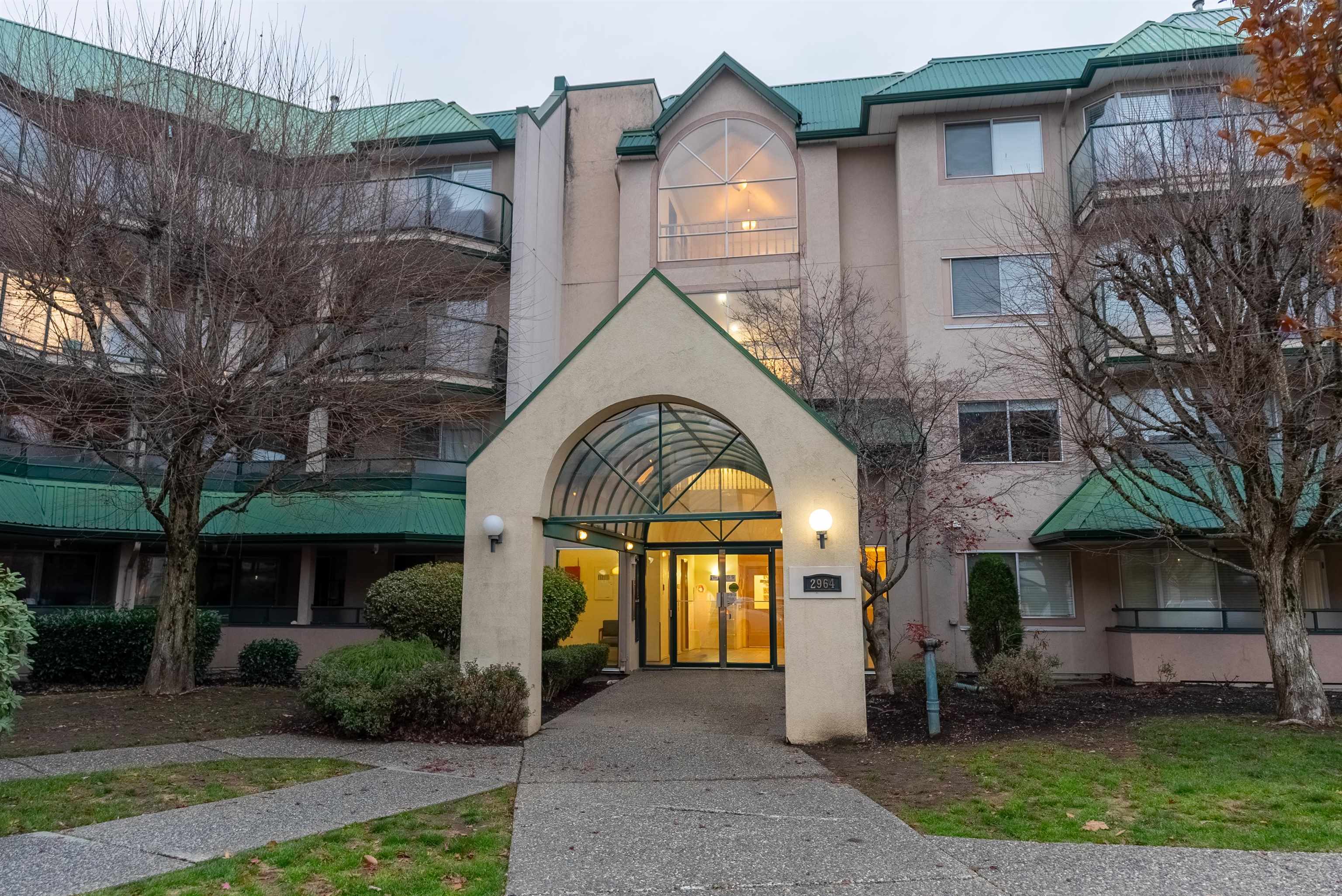 Abbotsford West Apartment/Condo for sale:  2 bedroom 921 sq.ft. (Listed 2023-11-23)