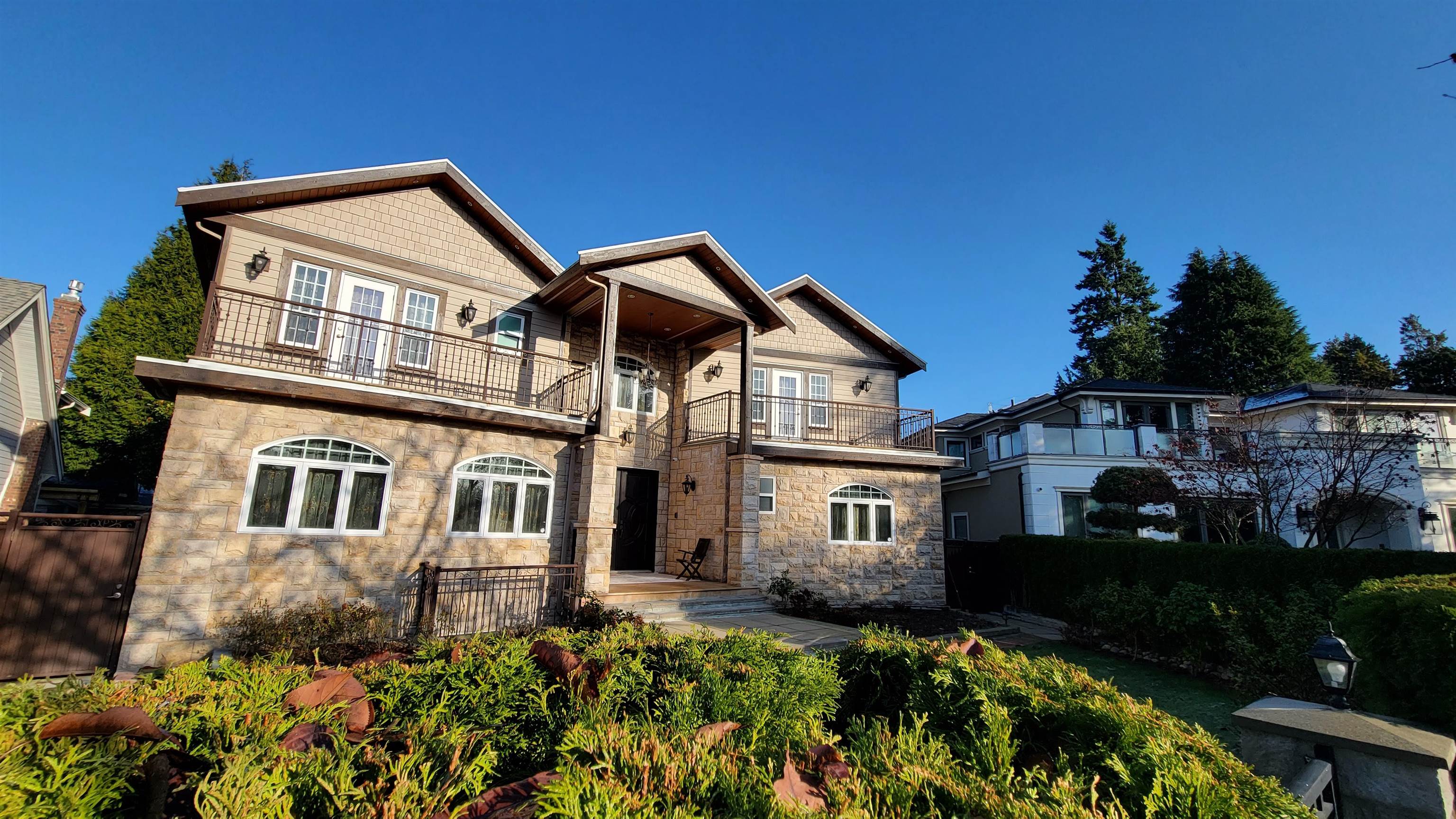 729 47TH, British Columbia V5Z 2R7, 7 Bedrooms Bedrooms, ,6 BathroomsBathrooms,Residential Detached,For Sale,47TH,R2835193