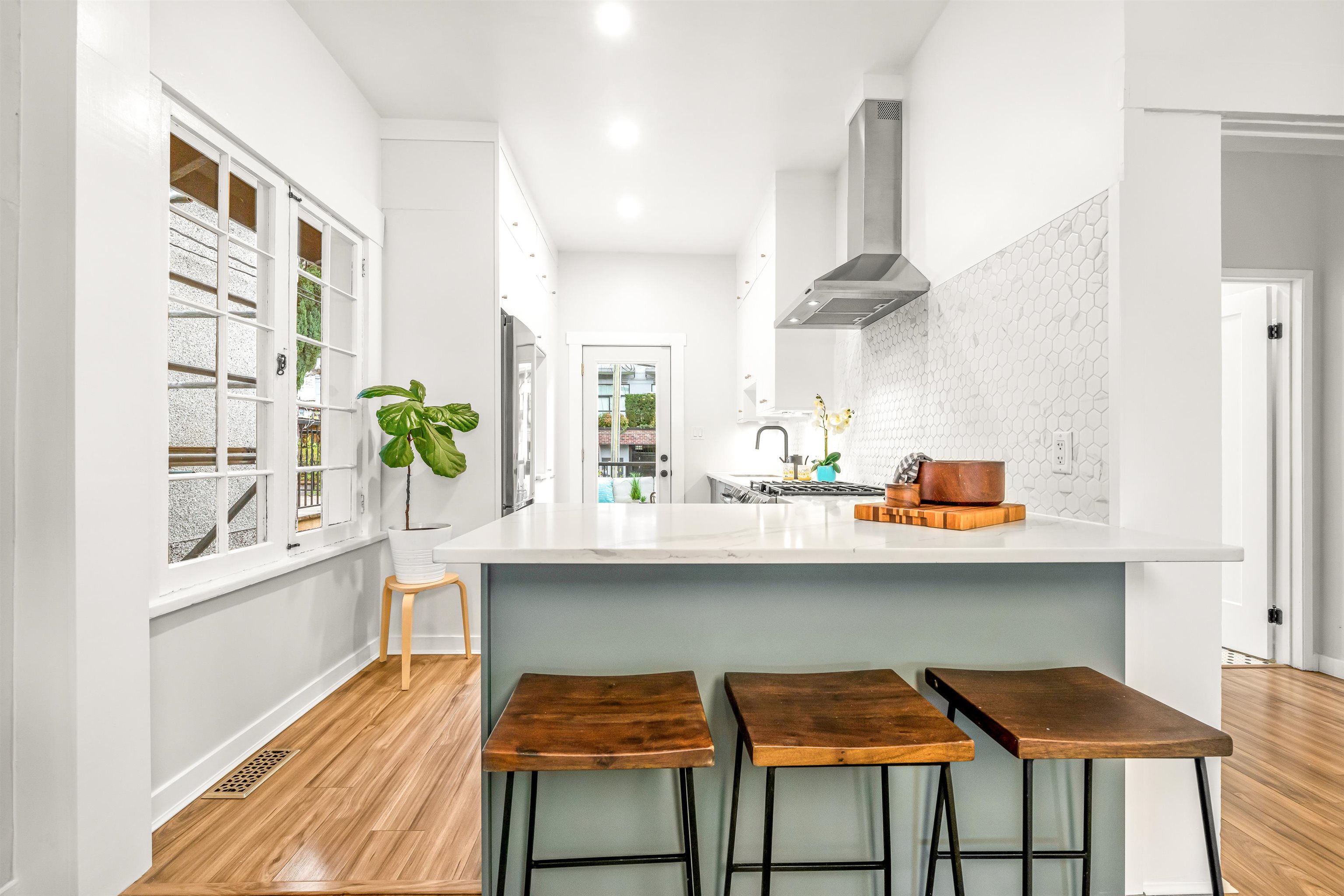 Listing image of 2136 FRANKLIN STREET