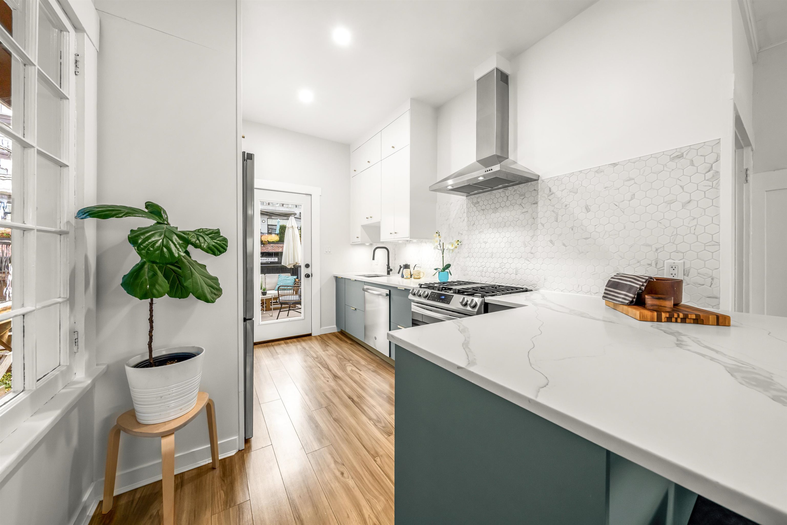Listing image of 2136 FRANKLIN STREET