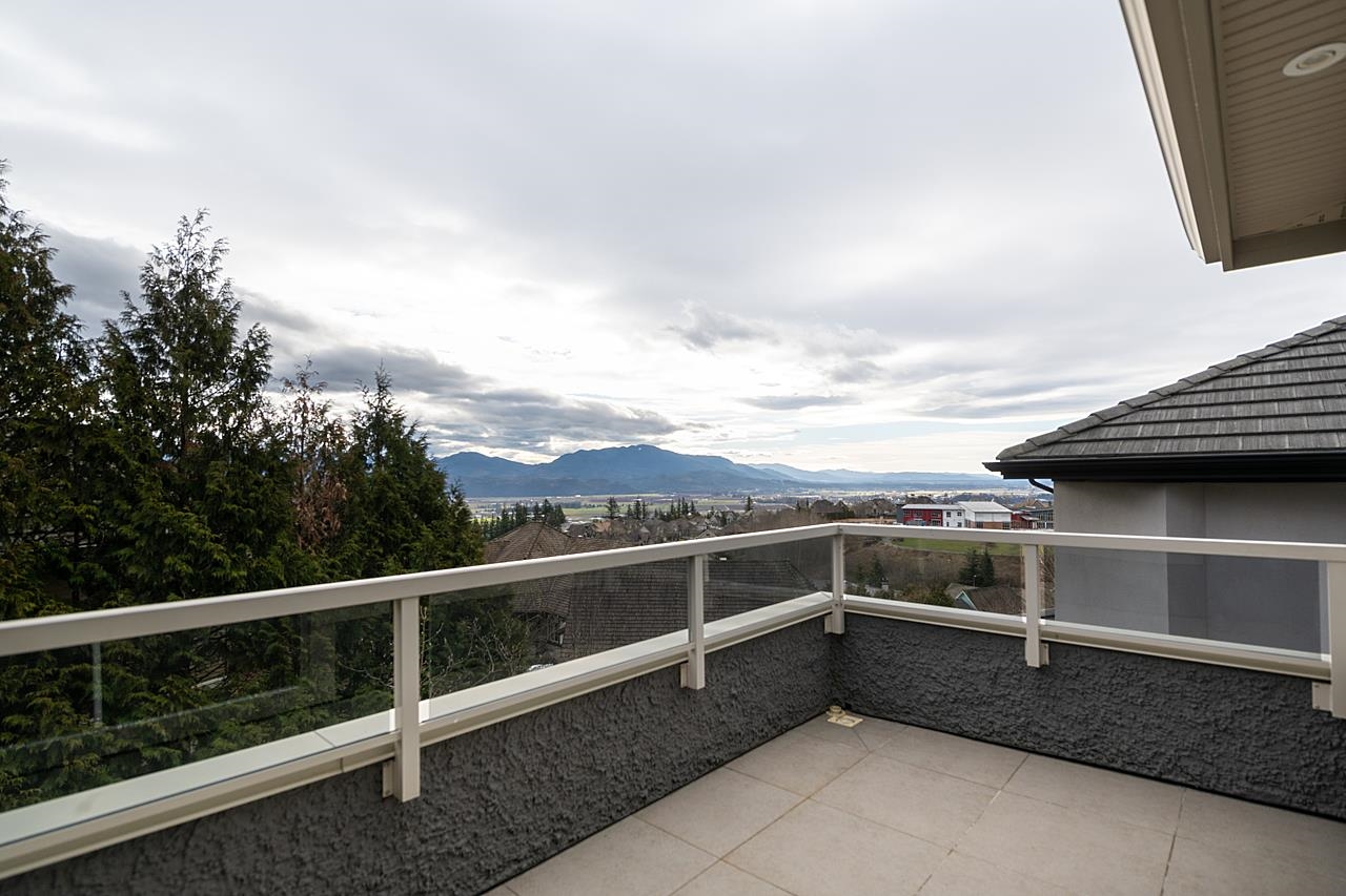 2660 EAGLE MOUNTAIN DRIVE, Abbotsford, British Columbia House/Single Family, 6 Bedrooms, 5 Bathrooms, Residential Detached,For Sale, MLS-R2835641