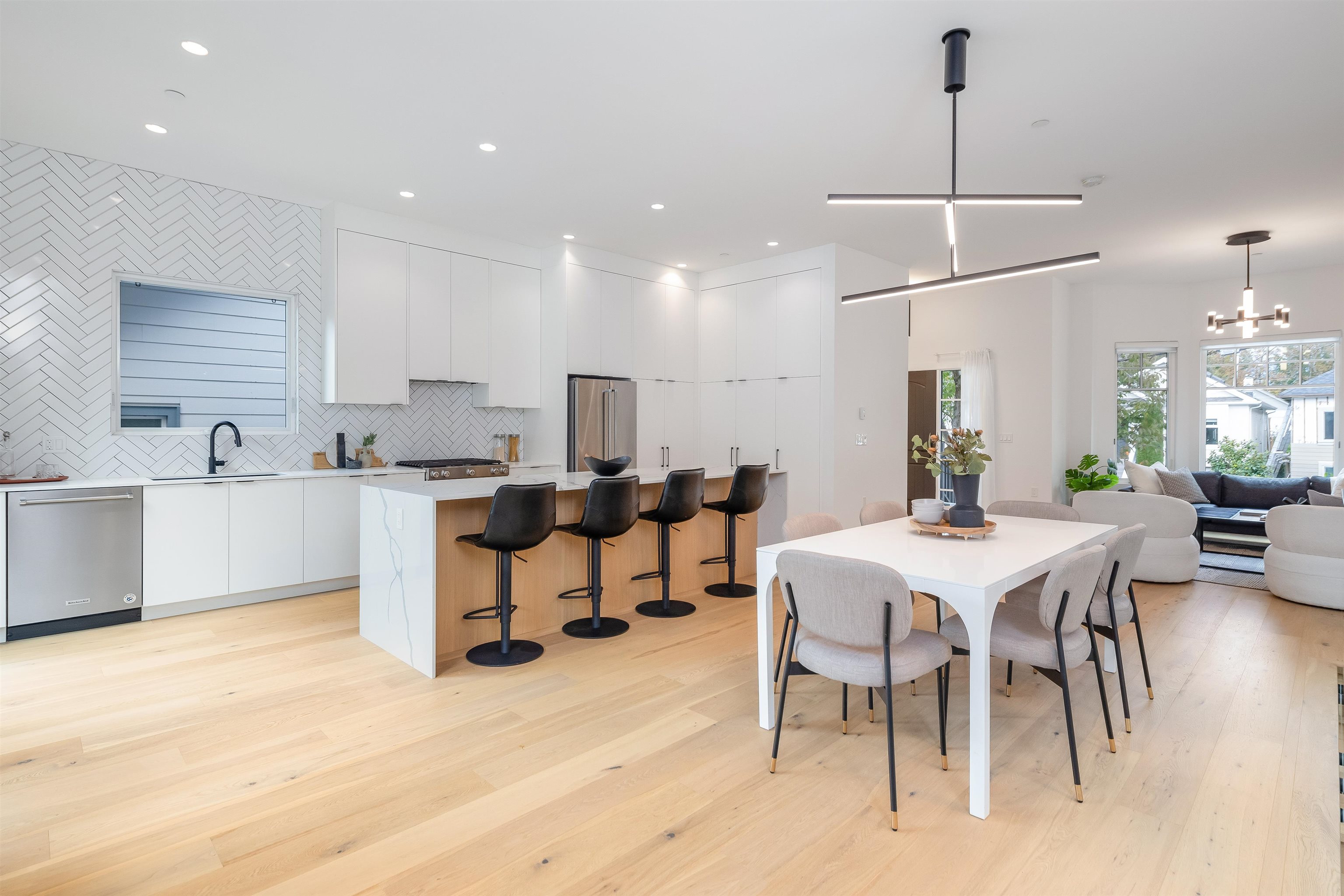 Listing image of 1136 E 22ND AVENUE