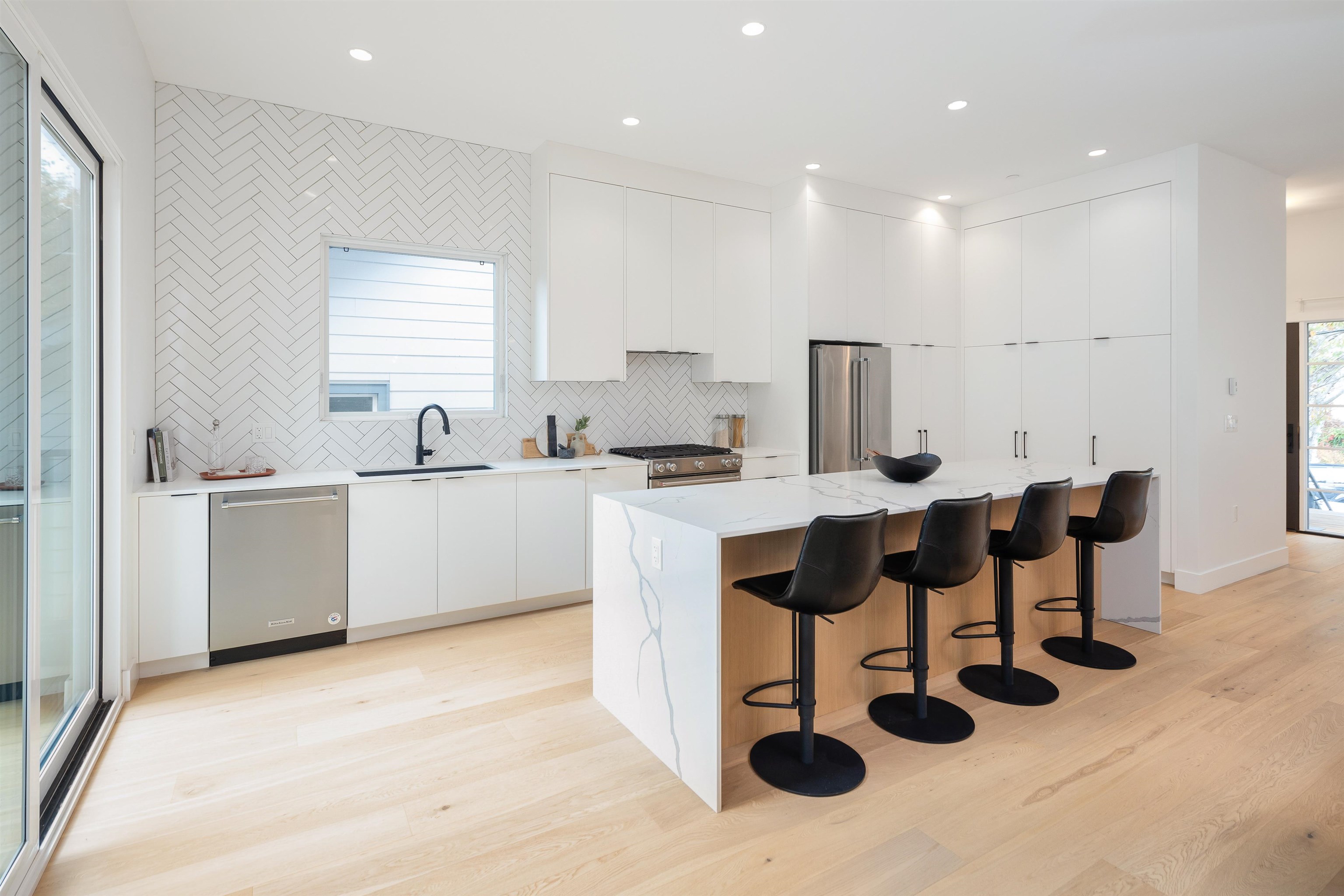 Listing image of 1136 E 22ND AVENUE