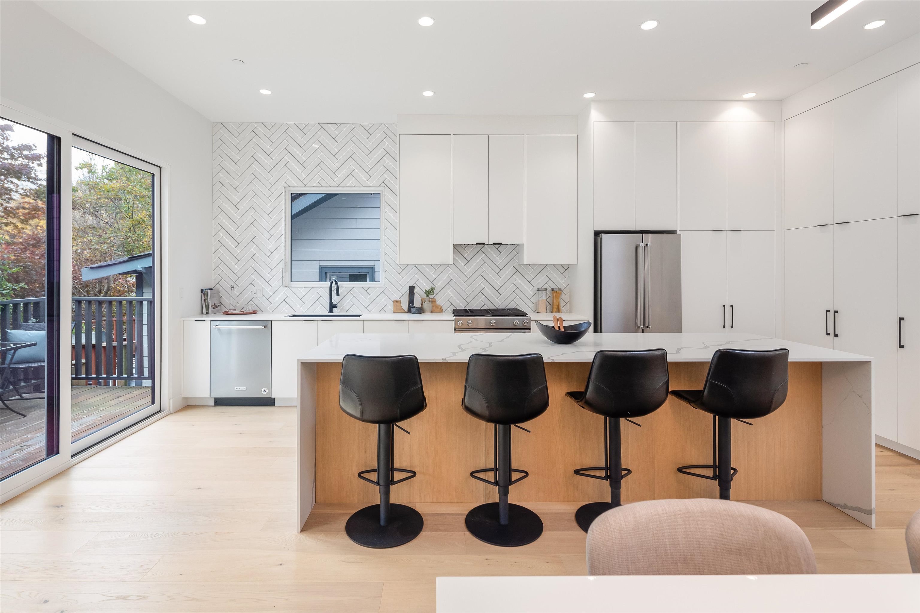 Listing image of 1136 E 22ND AVENUE