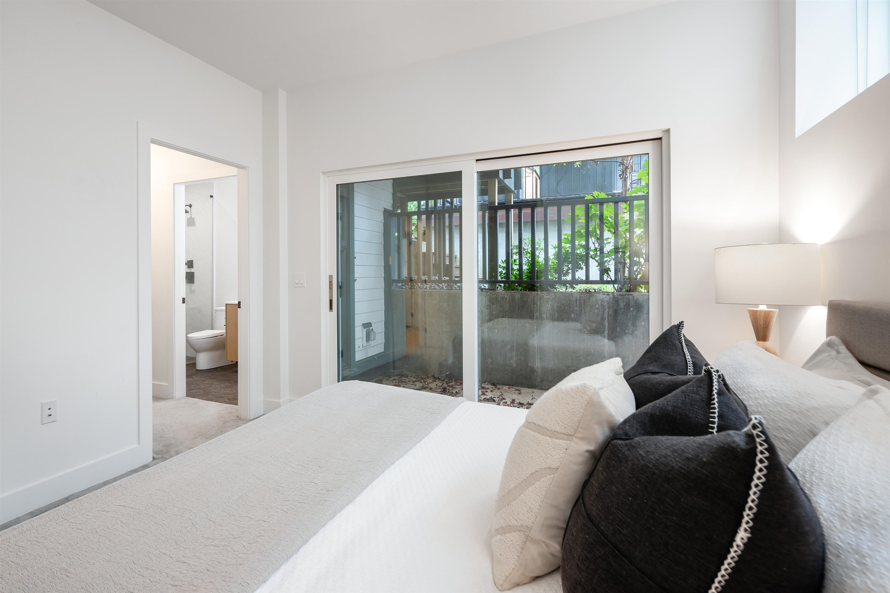 Listing image of 1136 E 22ND AVENUE