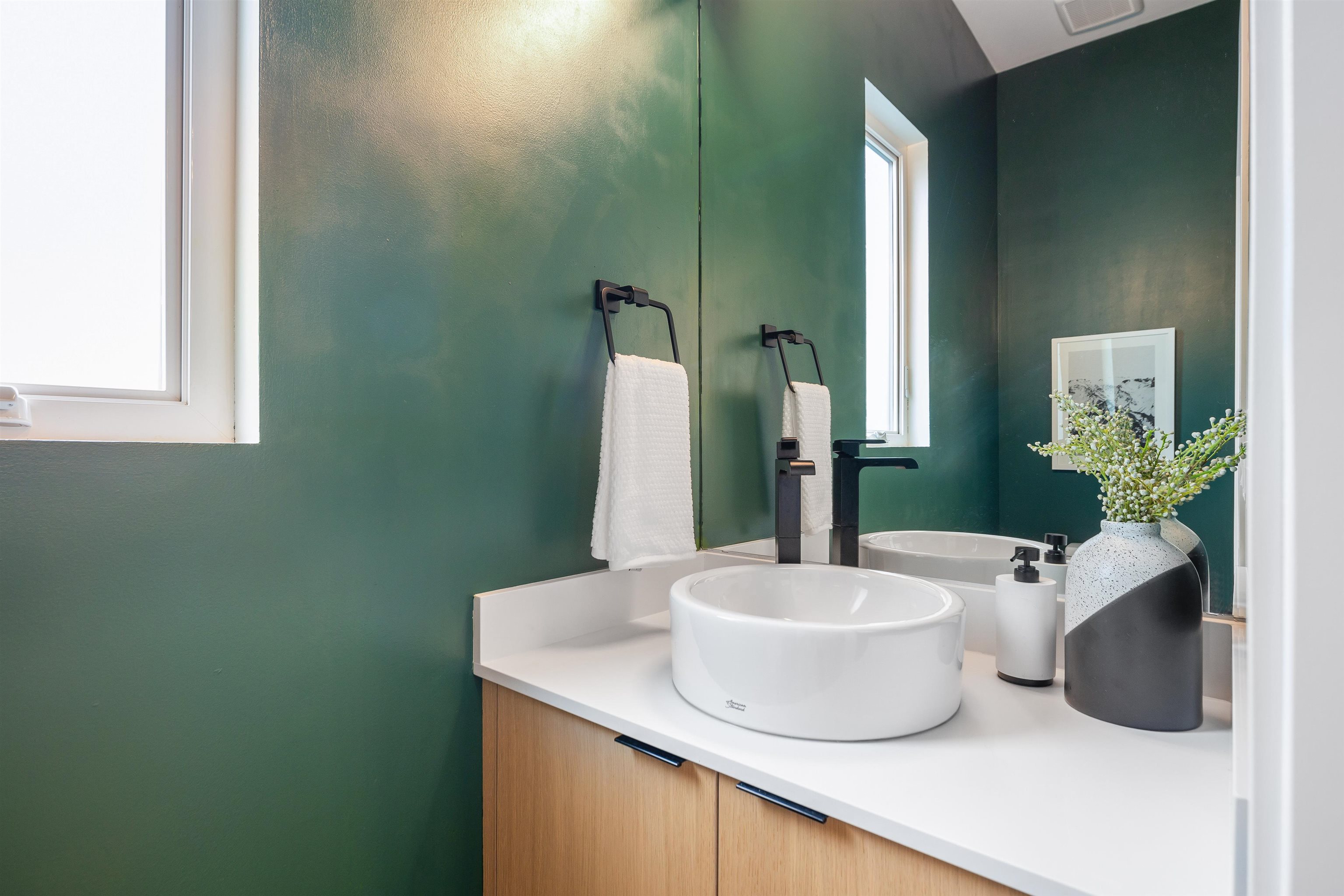 Listing image of 1136 E 22ND AVENUE