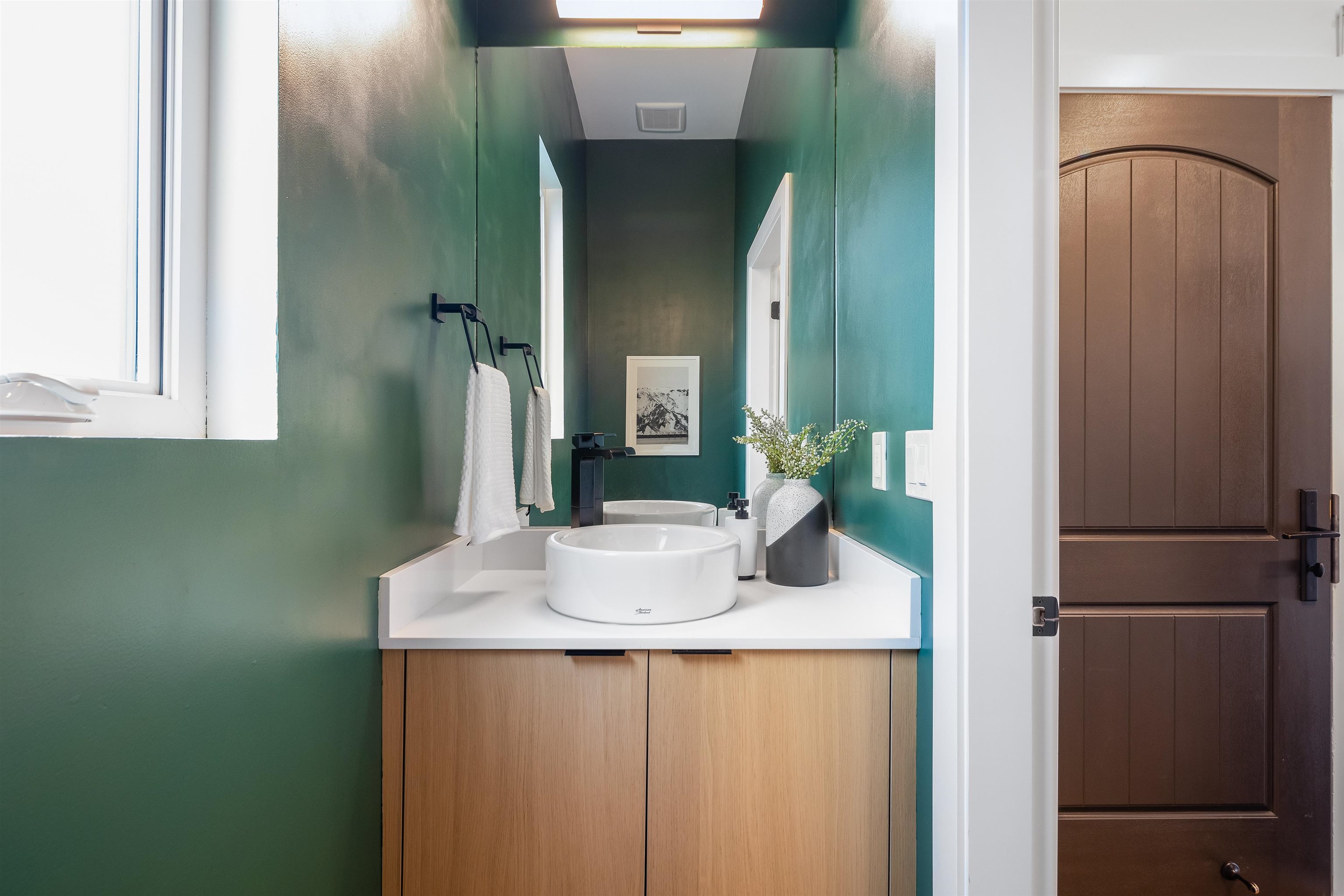 Listing image of 1136 E 22ND AVENUE