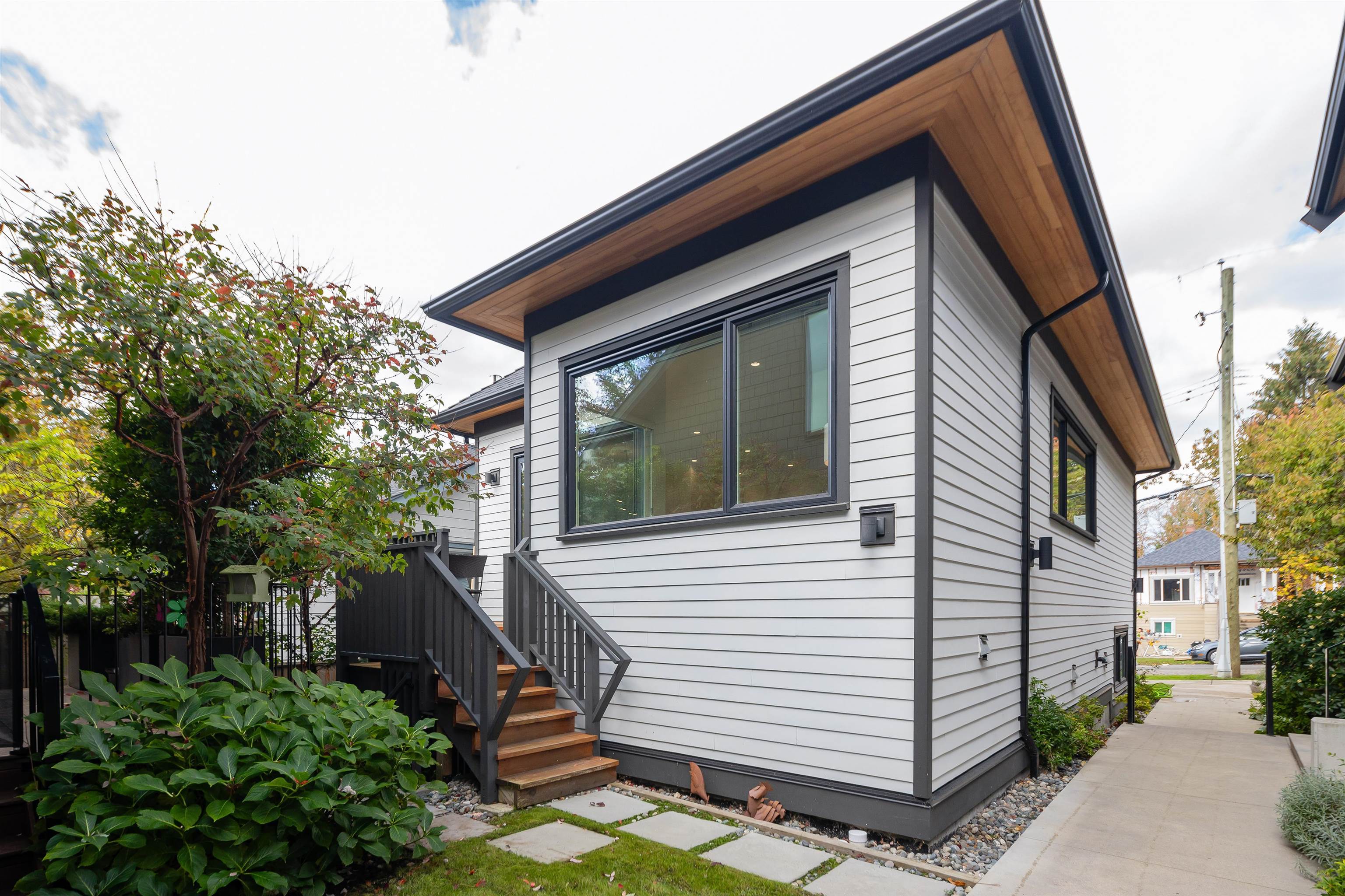 Listing image of 1136 E 22ND AVENUE