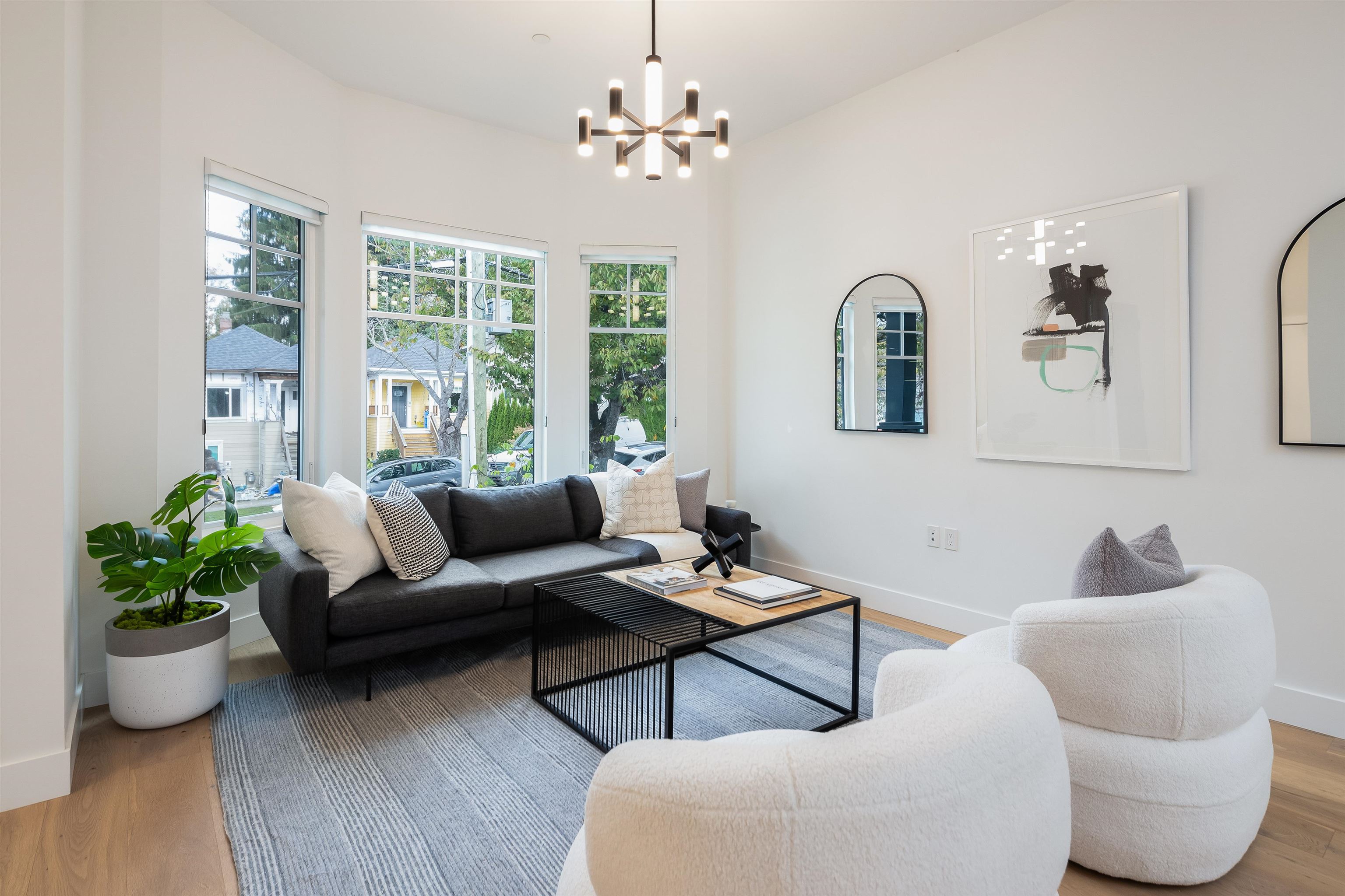 Listing image of 1136 E 22ND AVENUE