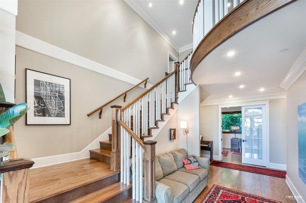 Listing image of 1373 CHARTWELL DRIVE