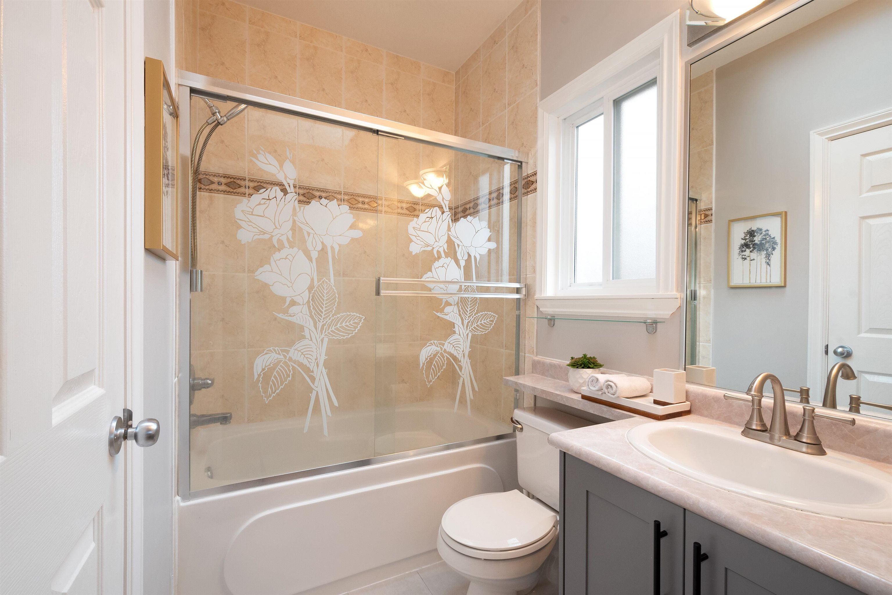 1336 E 16th Avenue, Vancouver 5