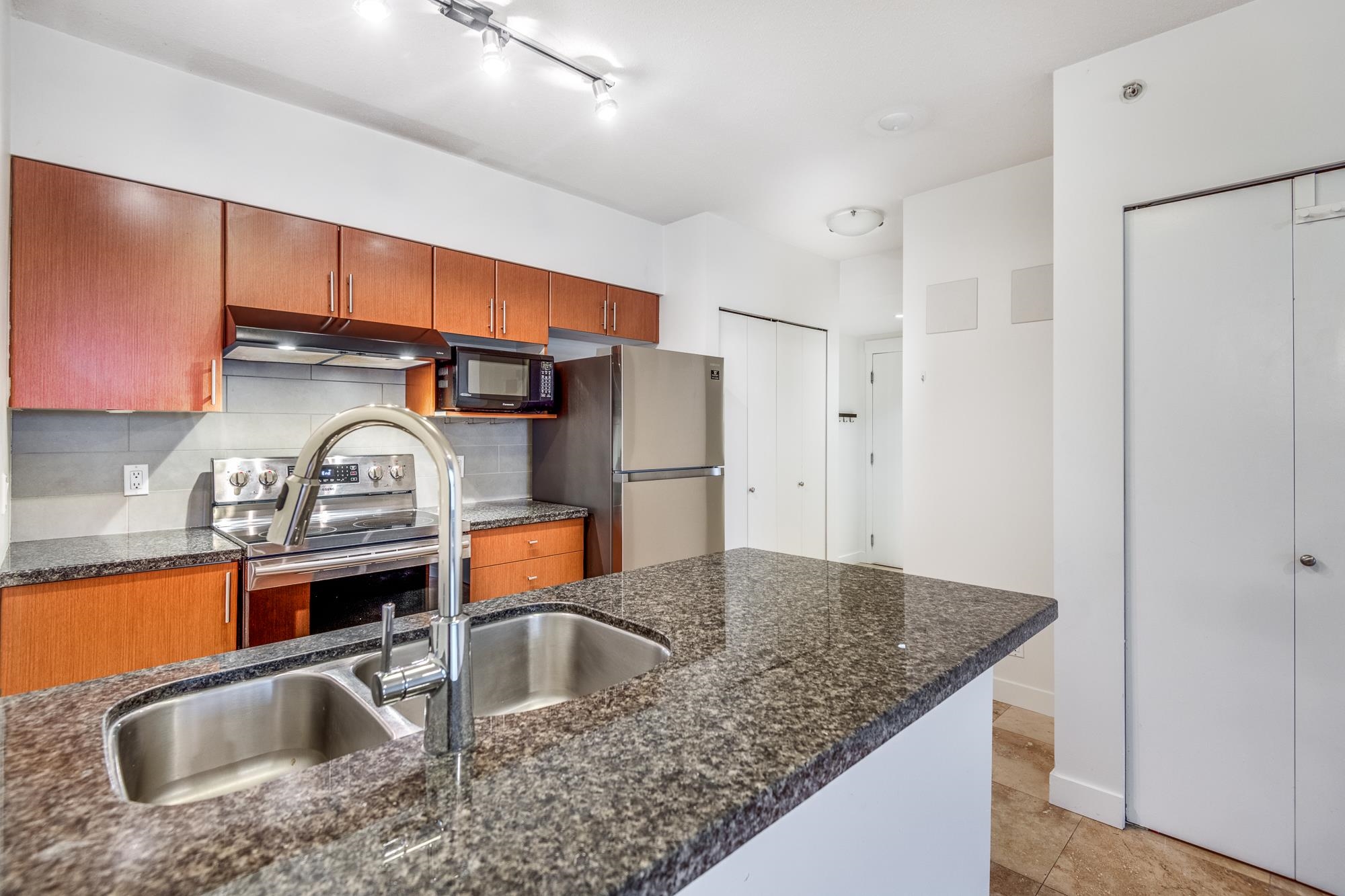 409 2520 Manitoba Street, Vancouver 10