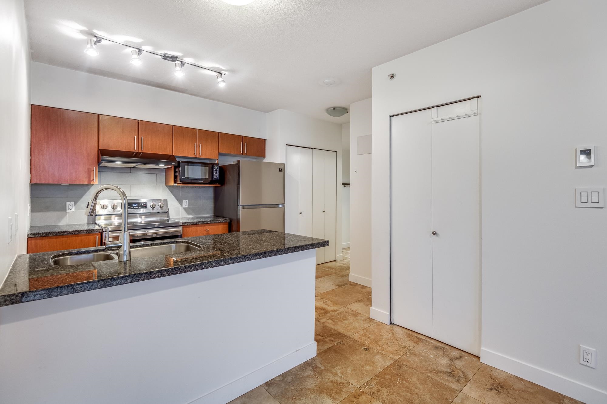 409 2520 Manitoba Street, Vancouver 14