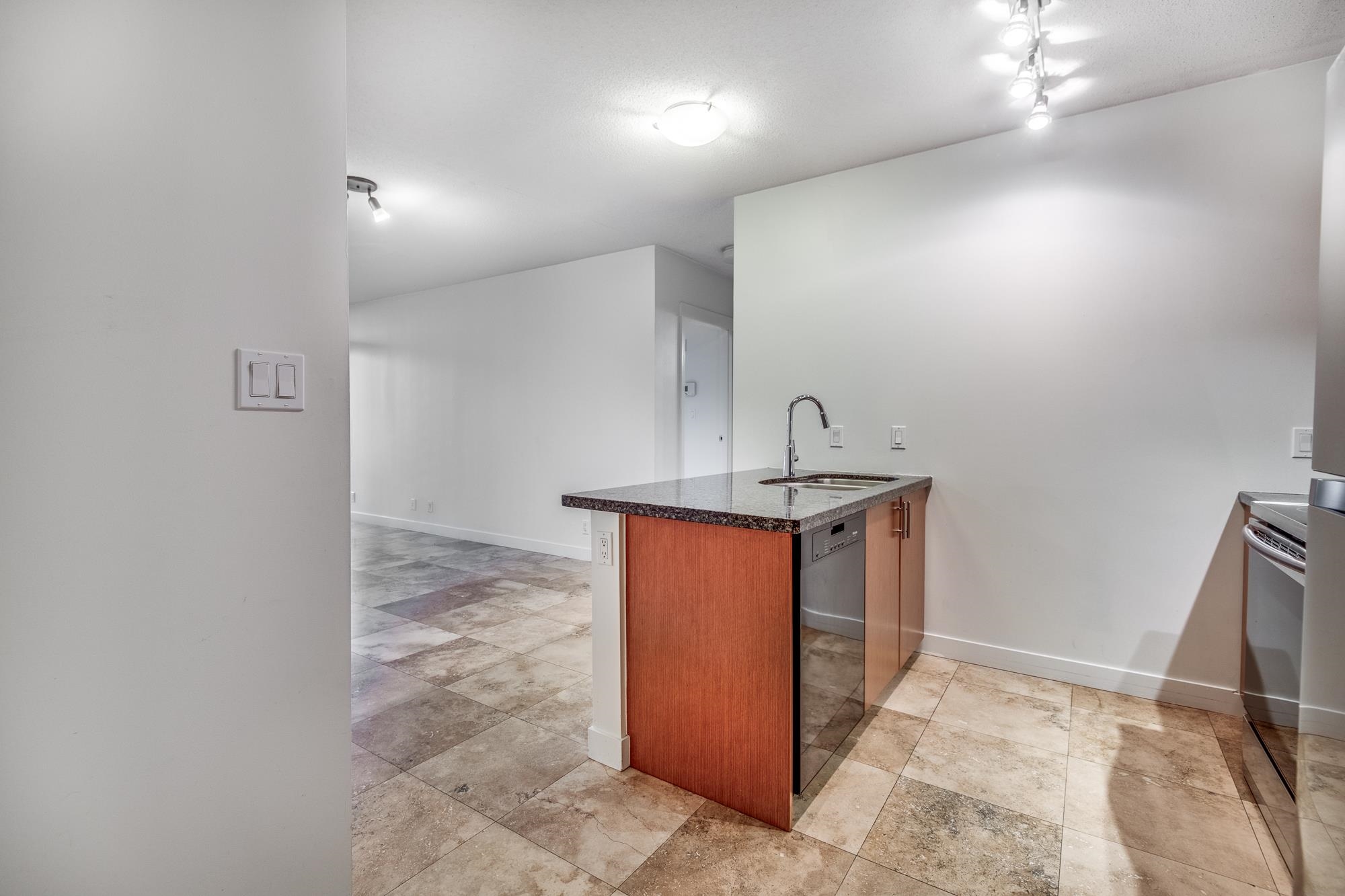 409 2520 Manitoba Street, Vancouver 6