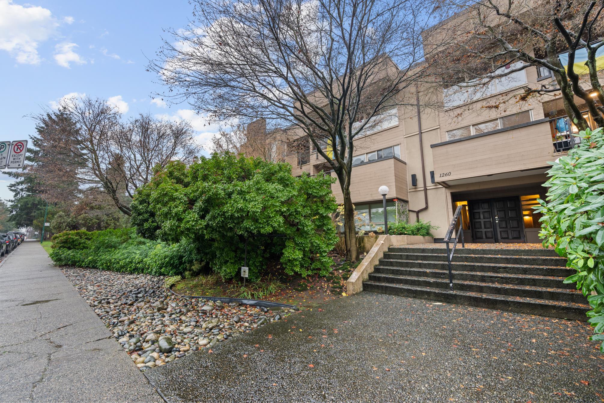 204 1260 W 10th Avenue, Vancouver