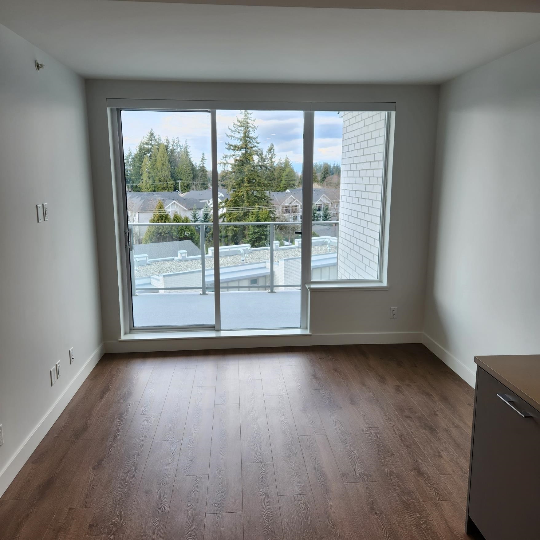 Michael Sung, 508-13359 OLD YALE ROAD, Surrey, British Columbia, 1 Bedroom, 1 Bathroom, Residential Attached,For Sale ,R2836608