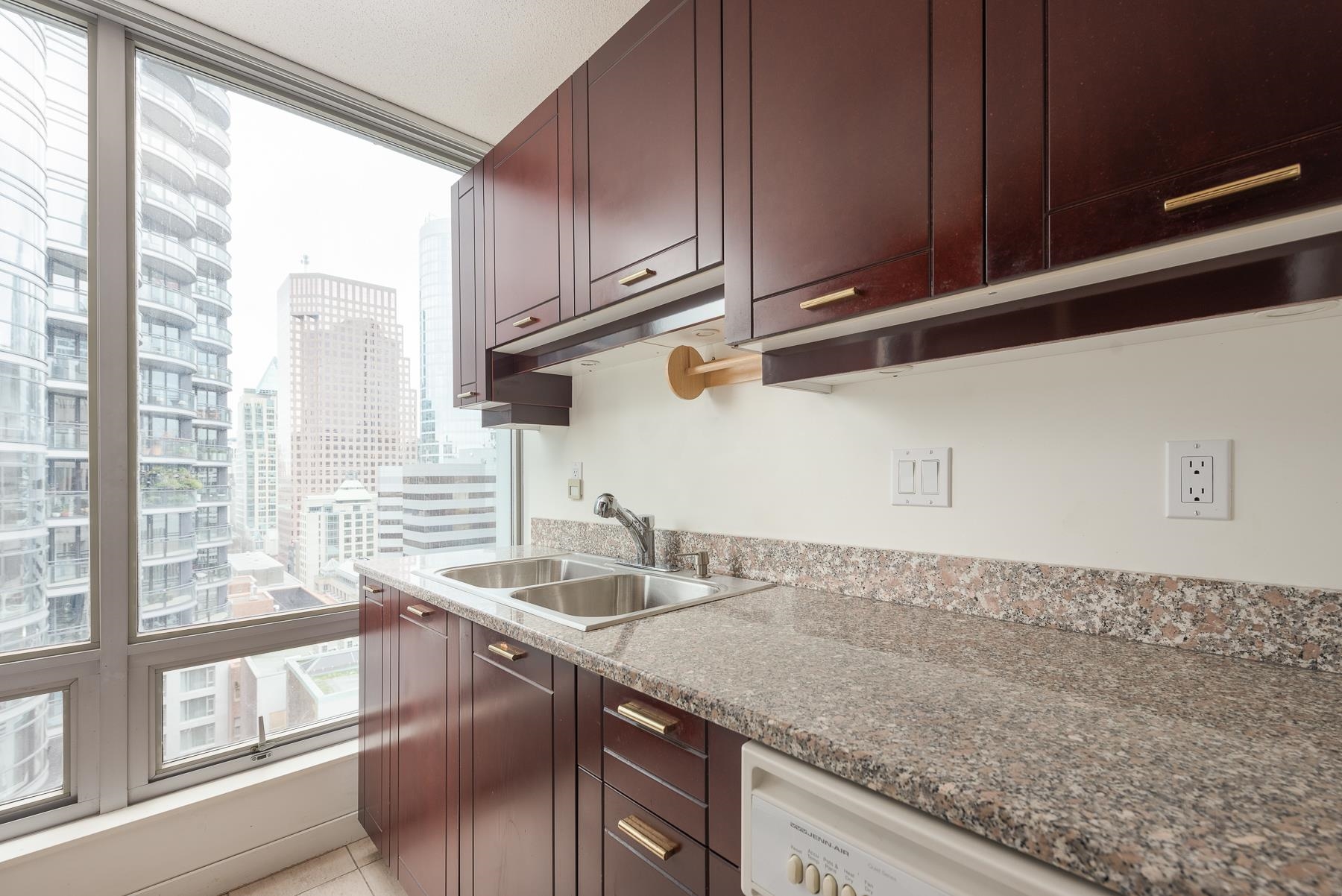 Michael Sung, 1704-837 W HASTINGS STREET, Vancouver, British Columbia, 1 Bedroom, 1 Bathroom, Residential Attached,For Sale ,R2837714