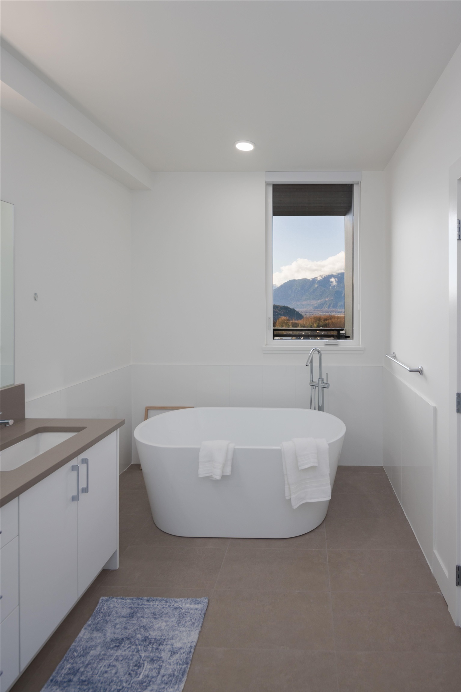 201-3405 MAMQUAM ROAD, Squamish, British Columbia Apartment/Condo, 2 Bedrooms, 2 Bathrooms, Residential Attached,For Sale, MLS-R2837785