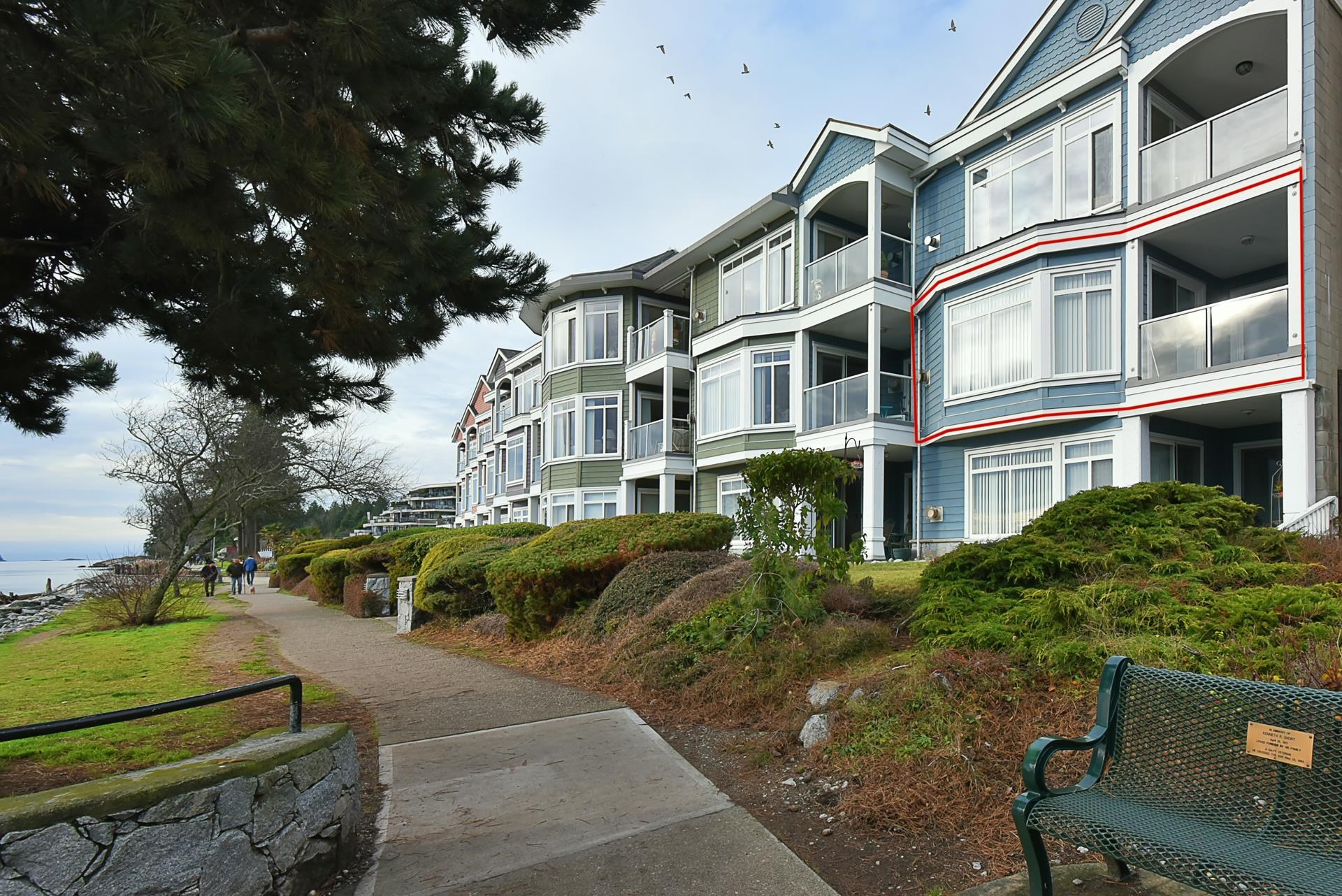 201-5470 INLET AVENUE, Sechelt, British Columbia Apartment/Condo, 2 Bedrooms, 2 Bathrooms, Residential Attached,For Sale, MLS-R2837963