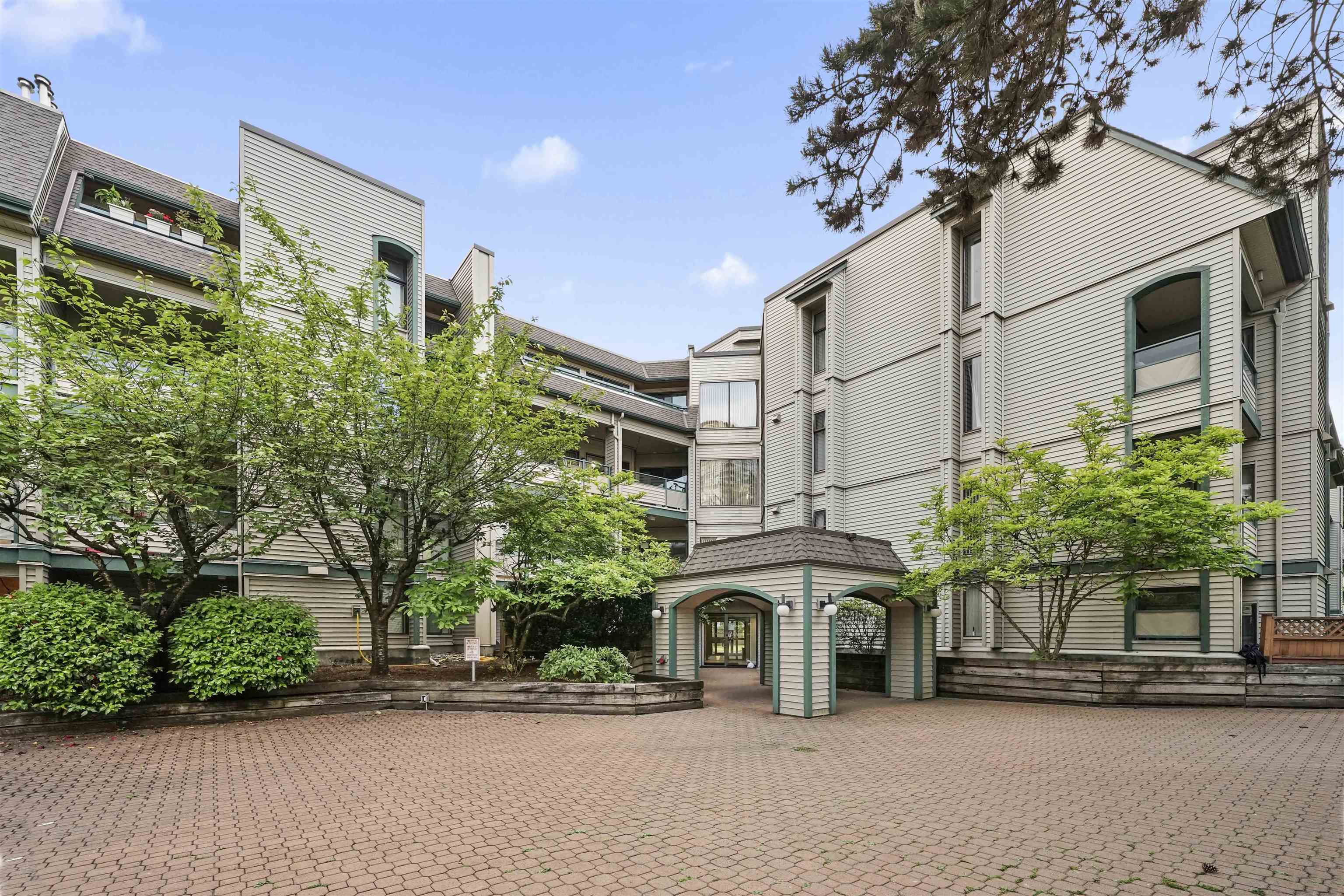209-2915 GLEN DRIVE, Coquitlam, British Columbia Apartment/Condo, 2 Bedrooms, 1 Bathroom, Residential Attached,For Sale, MLS-R2838030