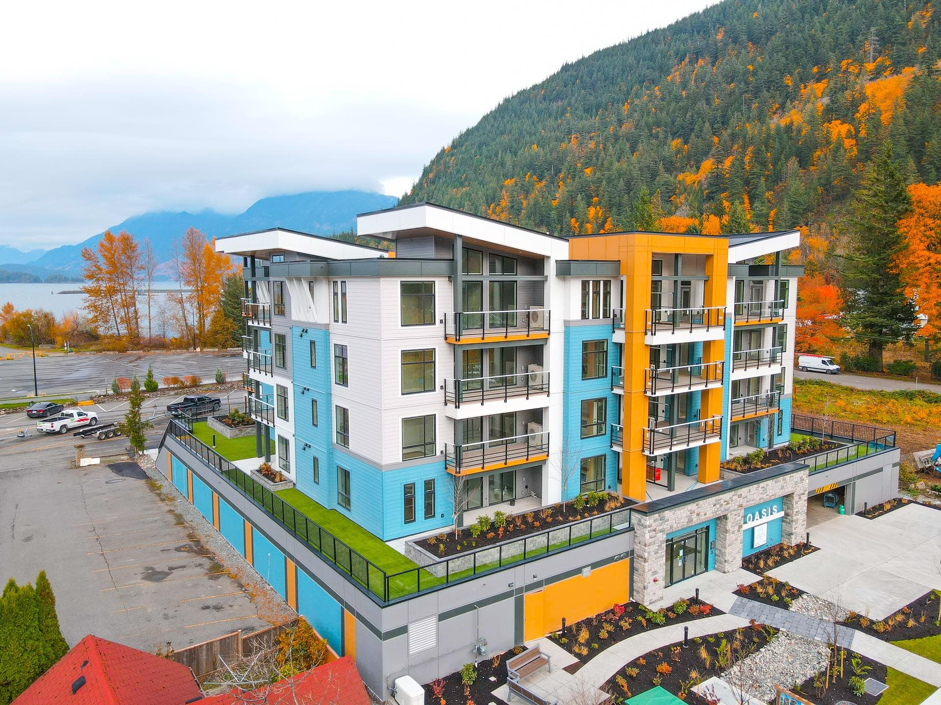 Harrison Hot Springs Apartment/Condo for sale:  1 bedroom 847 sq.ft. (Listed 2024-01-02)