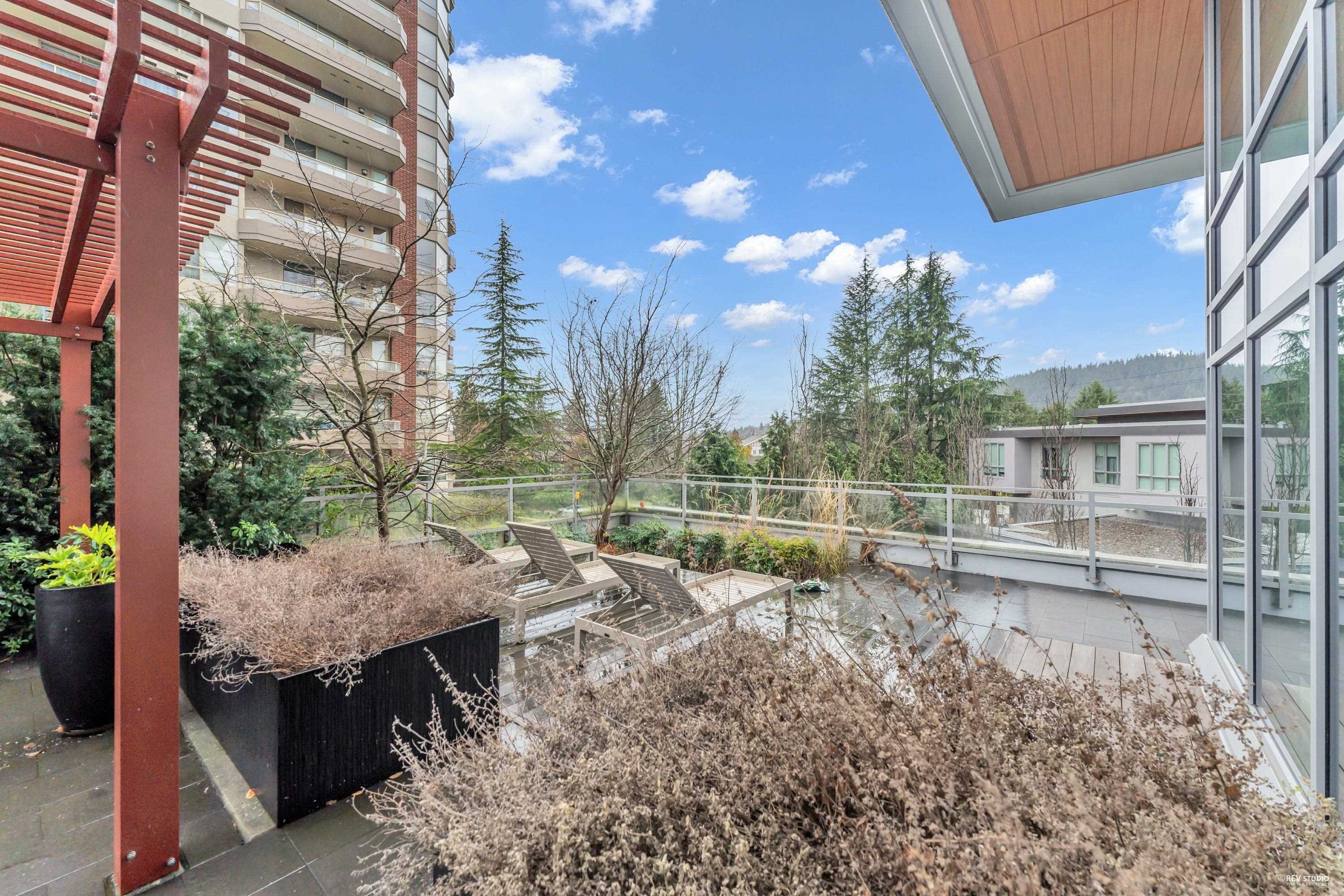 2002-520 COMO LAKE AVENUE, Coquitlam, British Columbia V3J 0E8, 2 Bedrooms Bedrooms, ,2 BathroomsBathrooms,Residential Attached,For Sale,R2838597