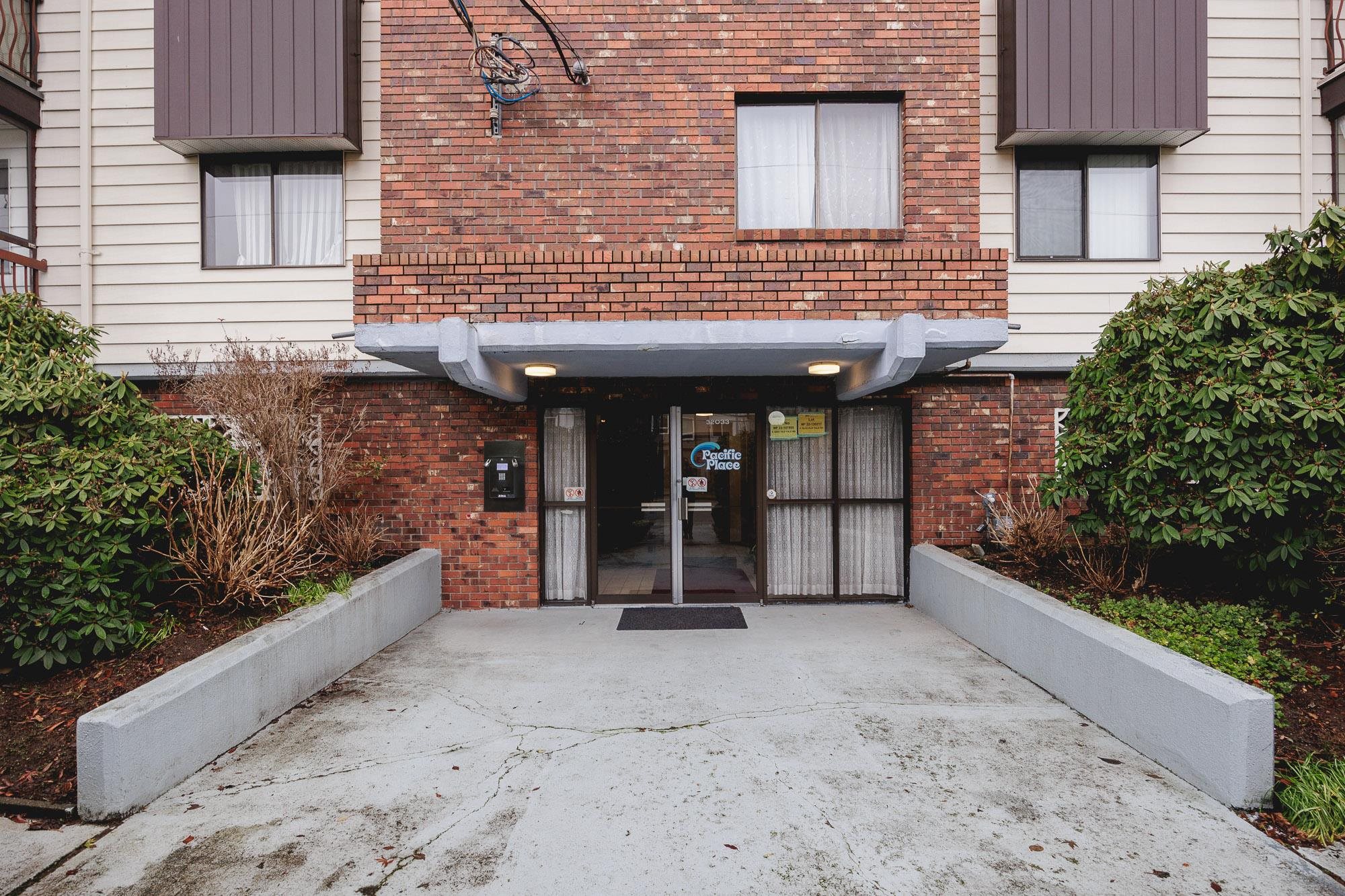 104-32033 OLD YALE ROAD, Abbotsford, British Columbia Apartment/Condo, 1 Bedroom, 1 Bathroom, Residential Attached,For Sale, MLS-R2838855