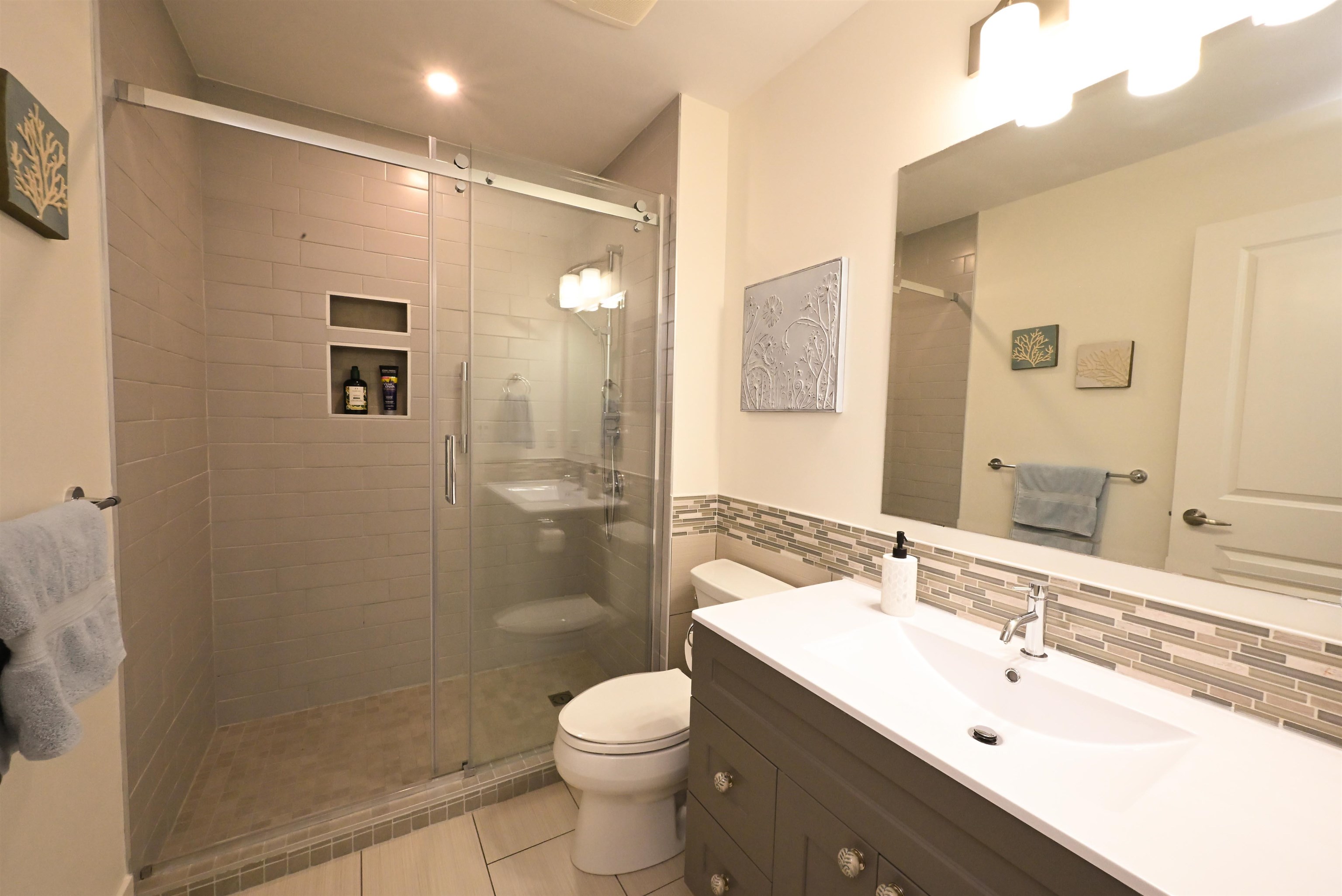 6251 ORACLE, British Columbia V7Z 0N7, 3 Bedrooms Bedrooms, ,2 BathroomsBathrooms,Residential Detached,For Sale,ORACLE,R2839024