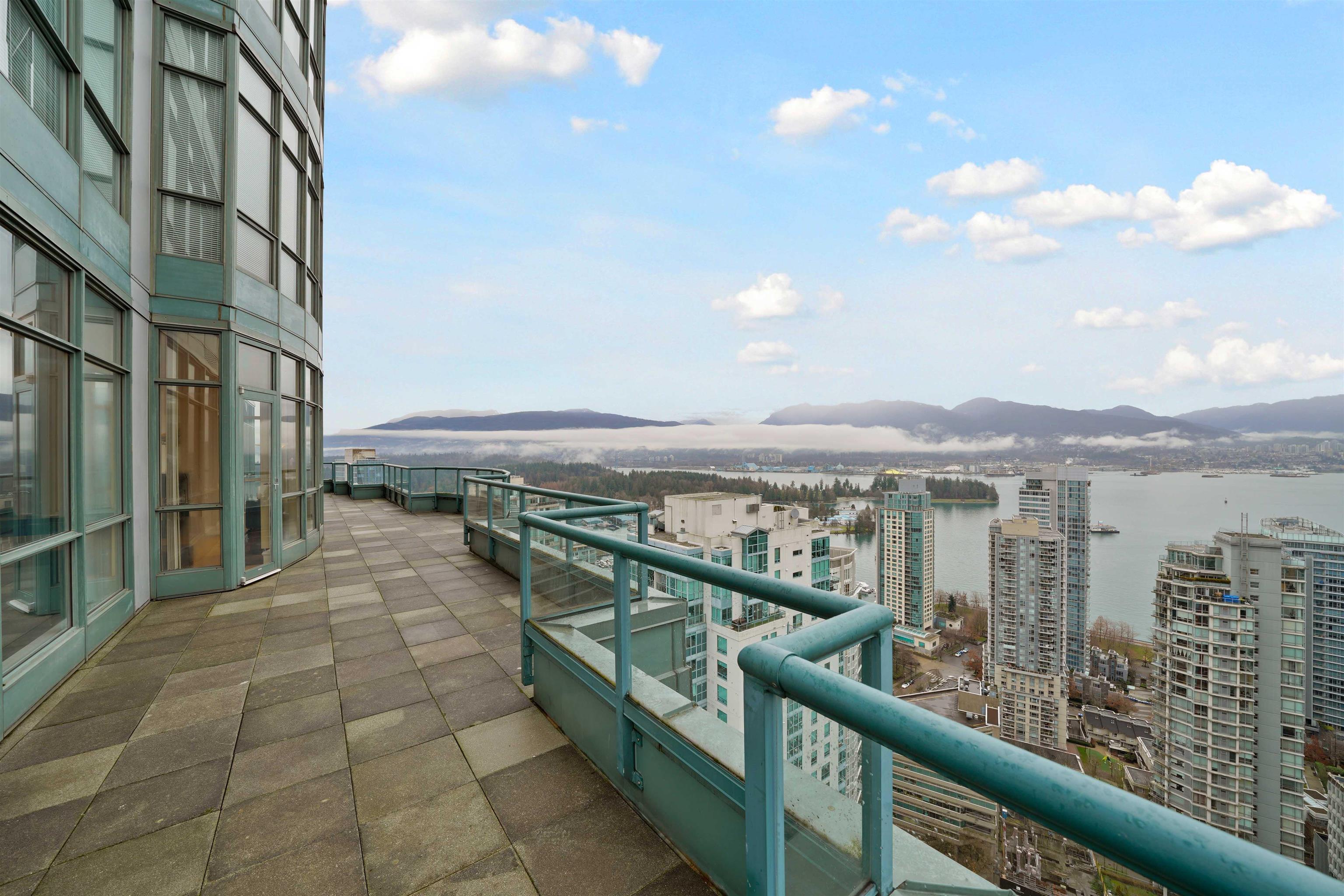 905 sqft. of balcony space with unrivaled panoramic views of Coal Harbour, West Vancouver Mountains, English Bay and Downtown Vancouver!