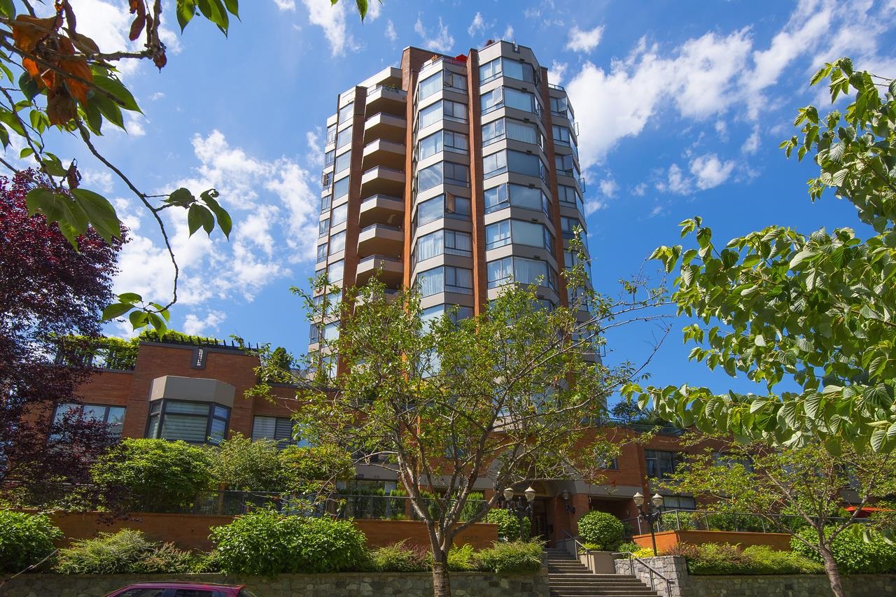 902-1860 ROBSON STREET, Vancouver, British Columbia, 2 Bedrooms Bedrooms, ,2 BathroomsBathrooms,Residential Attached,For Sale,R2839404